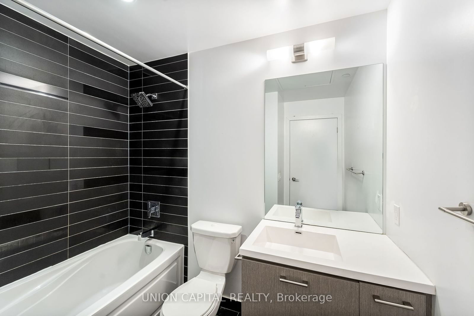 87 Peter St, unit 3703 for sale