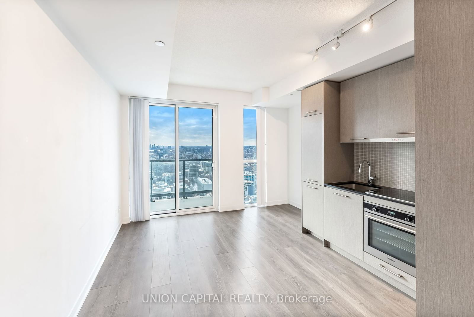 87 Peter St, unit 3703 for sale