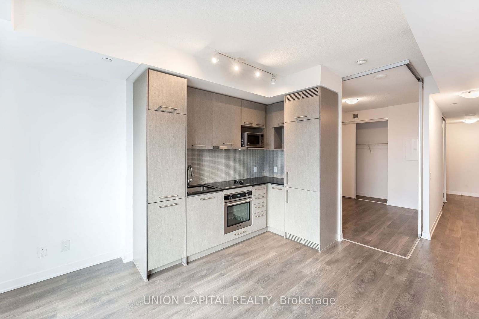 87 Peter St, unit 3703 for sale