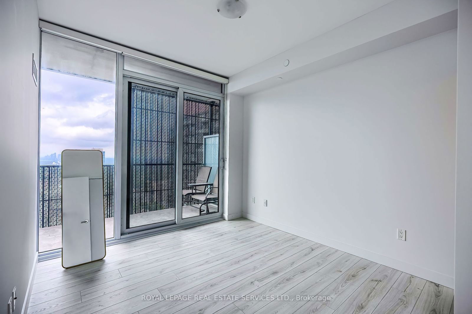 8 Eglinton Ave E, unit 2705 for sale