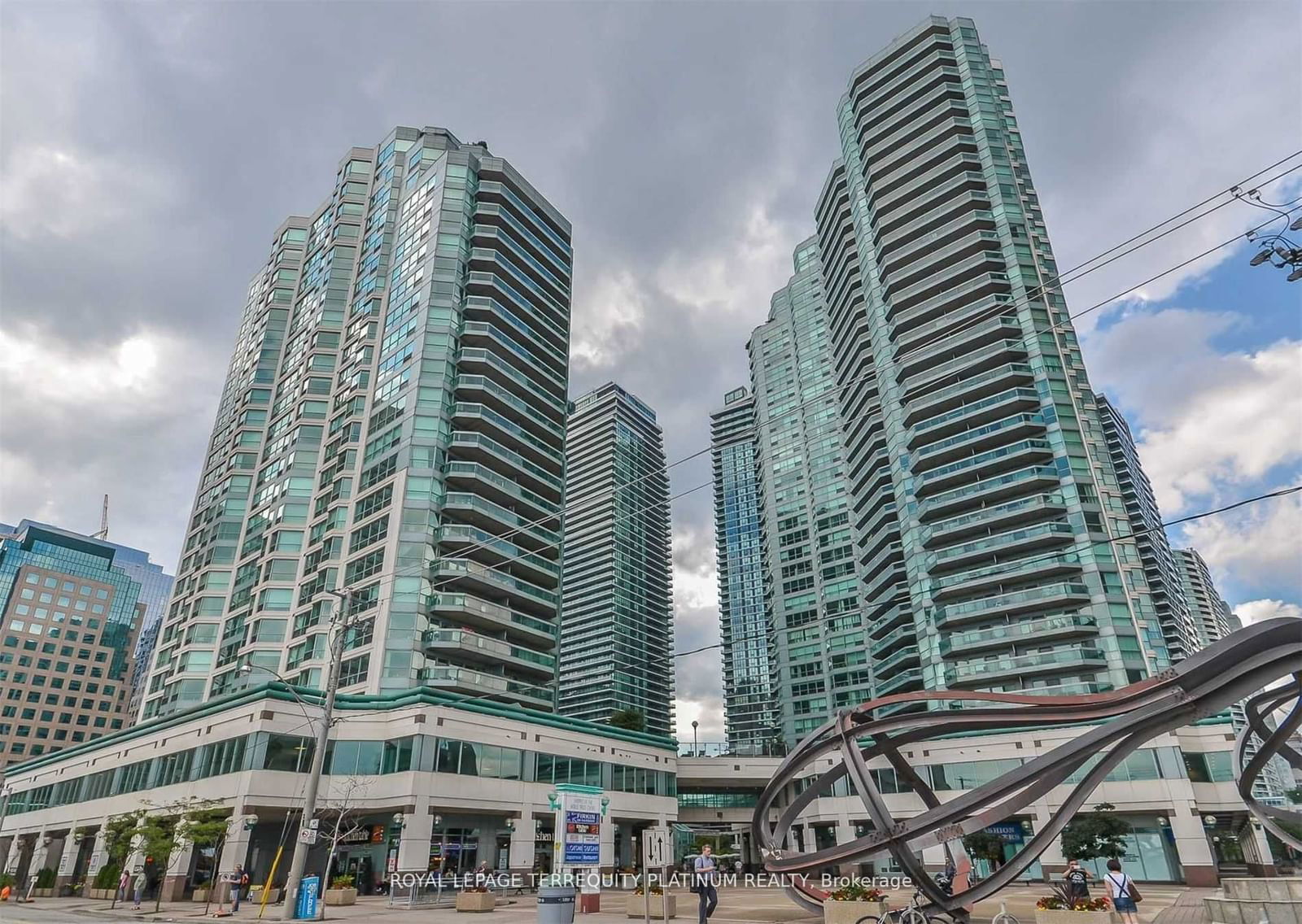 10 Yonge St, unit 1008 for rent