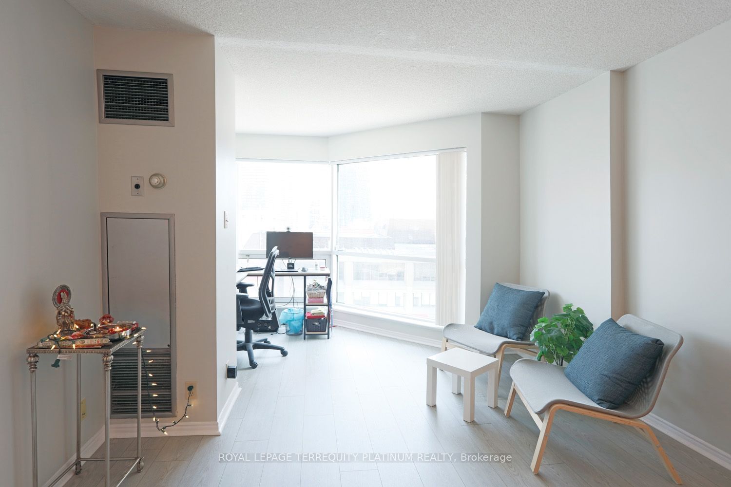 10 Yonge St, unit 1008 for rent