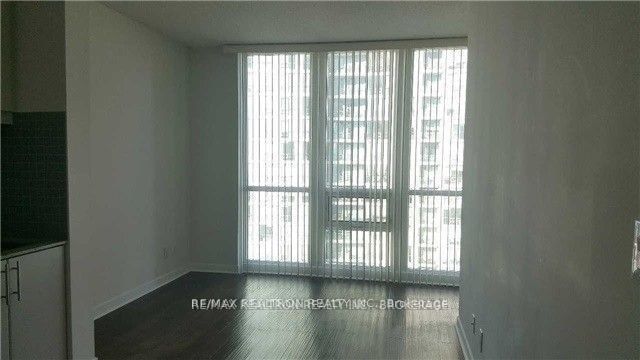 18 Harbour St, unit 2106 for rent