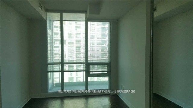 18 Harbour St, unit 2106 for rent