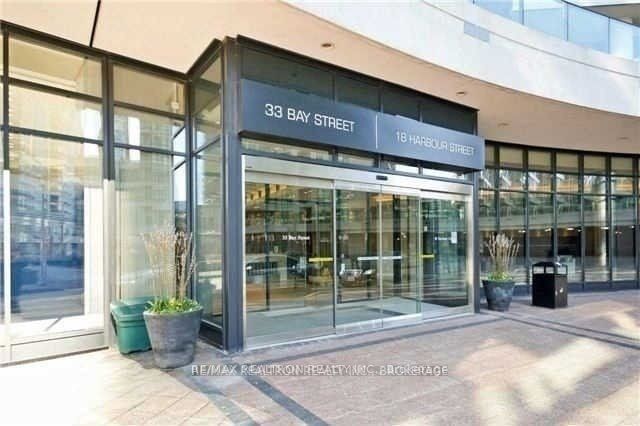 18 Harbour St, unit 2106 for rent