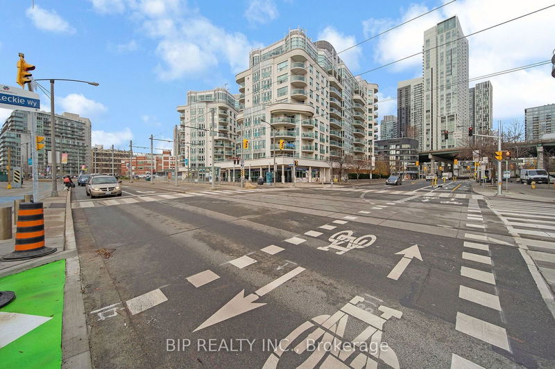 600 Queens Quay W, unit SPH16 for sale