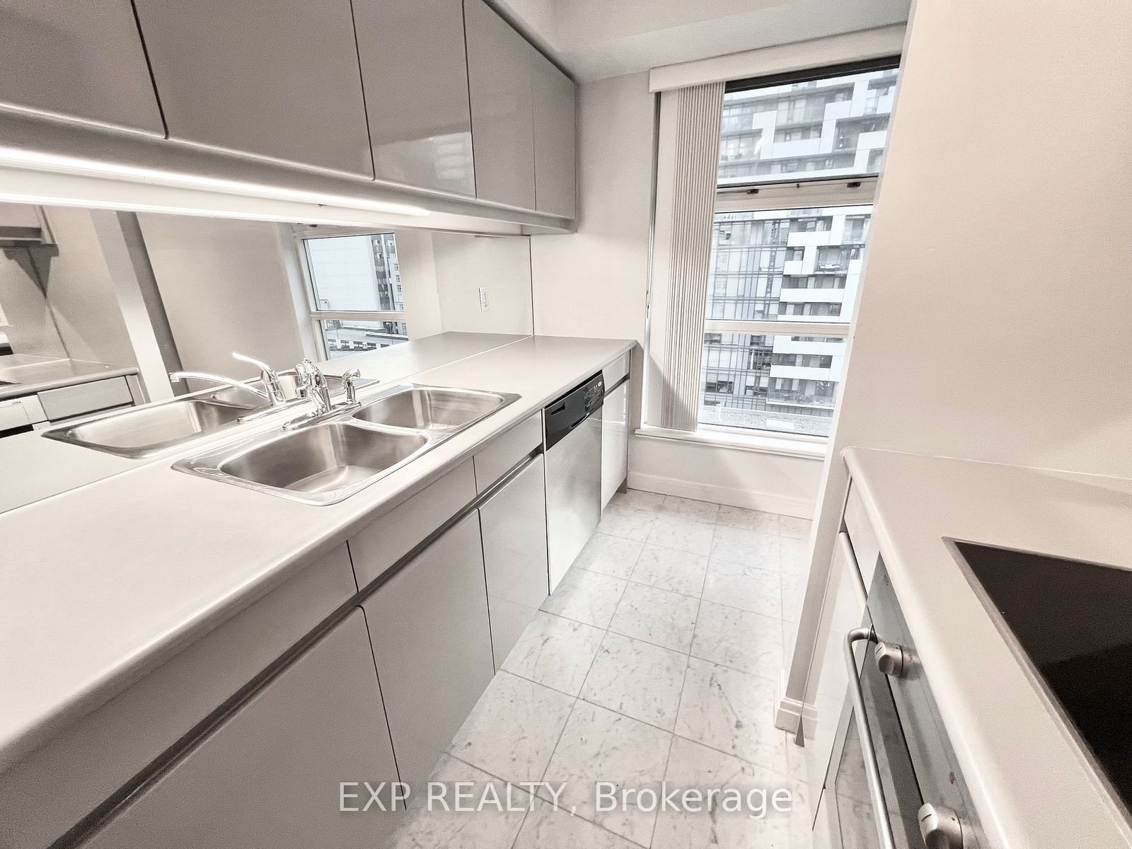 50 Lombard St, unit 1605 for rent