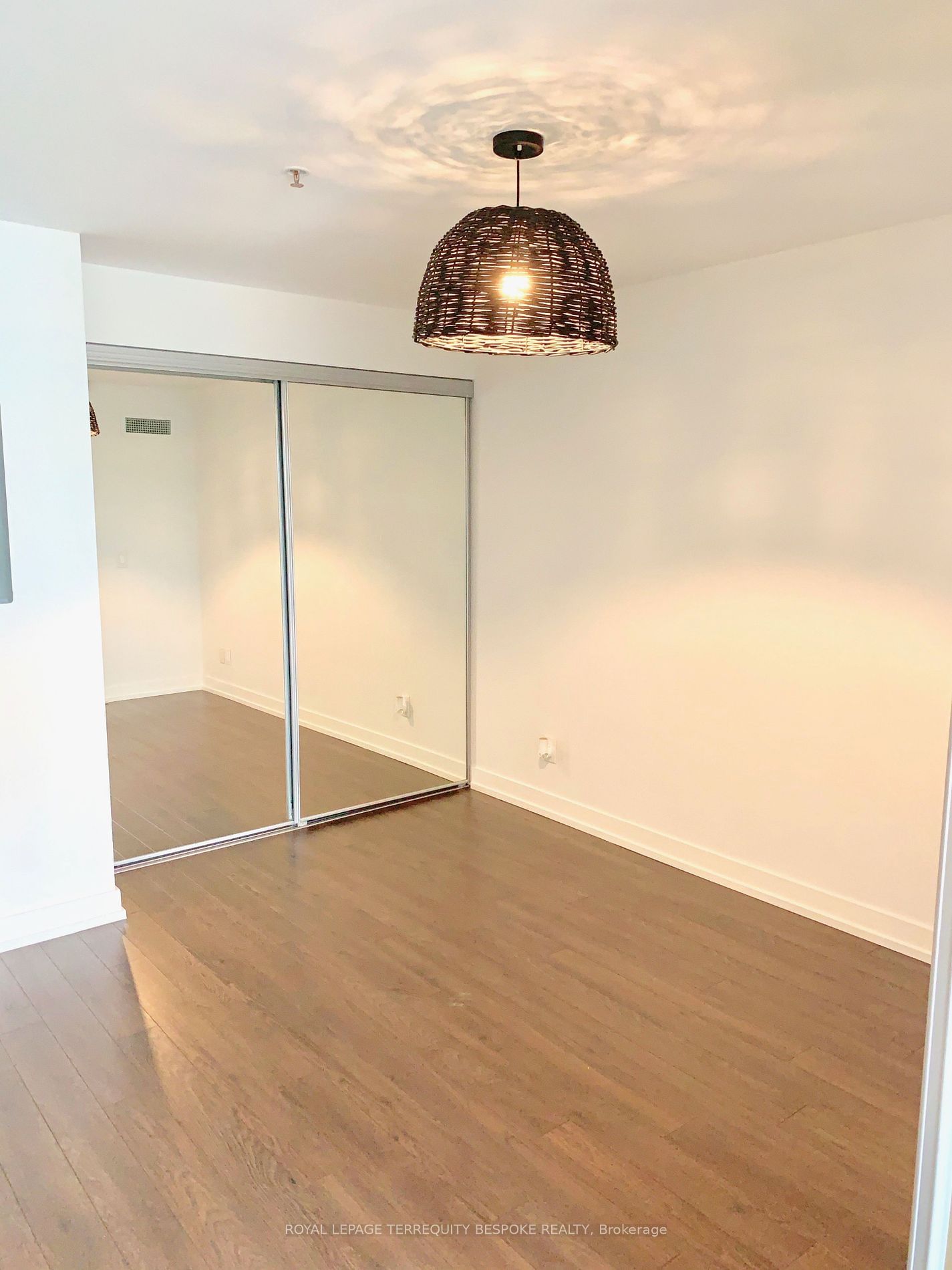 707 Dovercourt Ave, unit 409 for rent