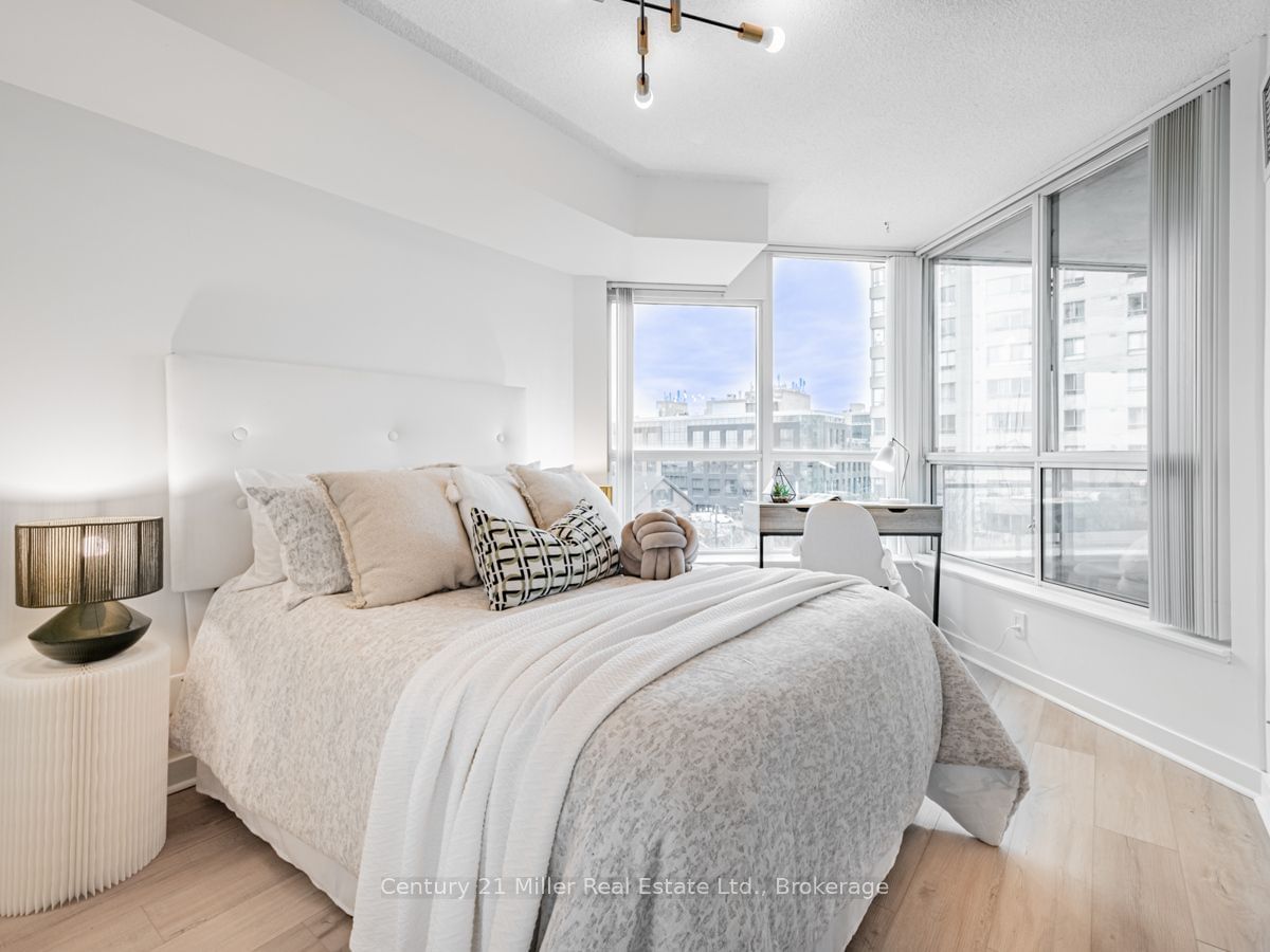 230 Queens Quay W, unit 628 for sale