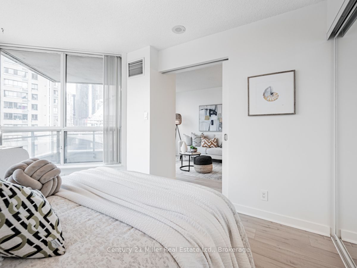 230 Queens Quay W, unit 628 for sale