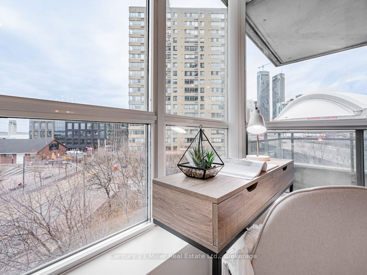 230 Queens Quay W, unit 628 for sale