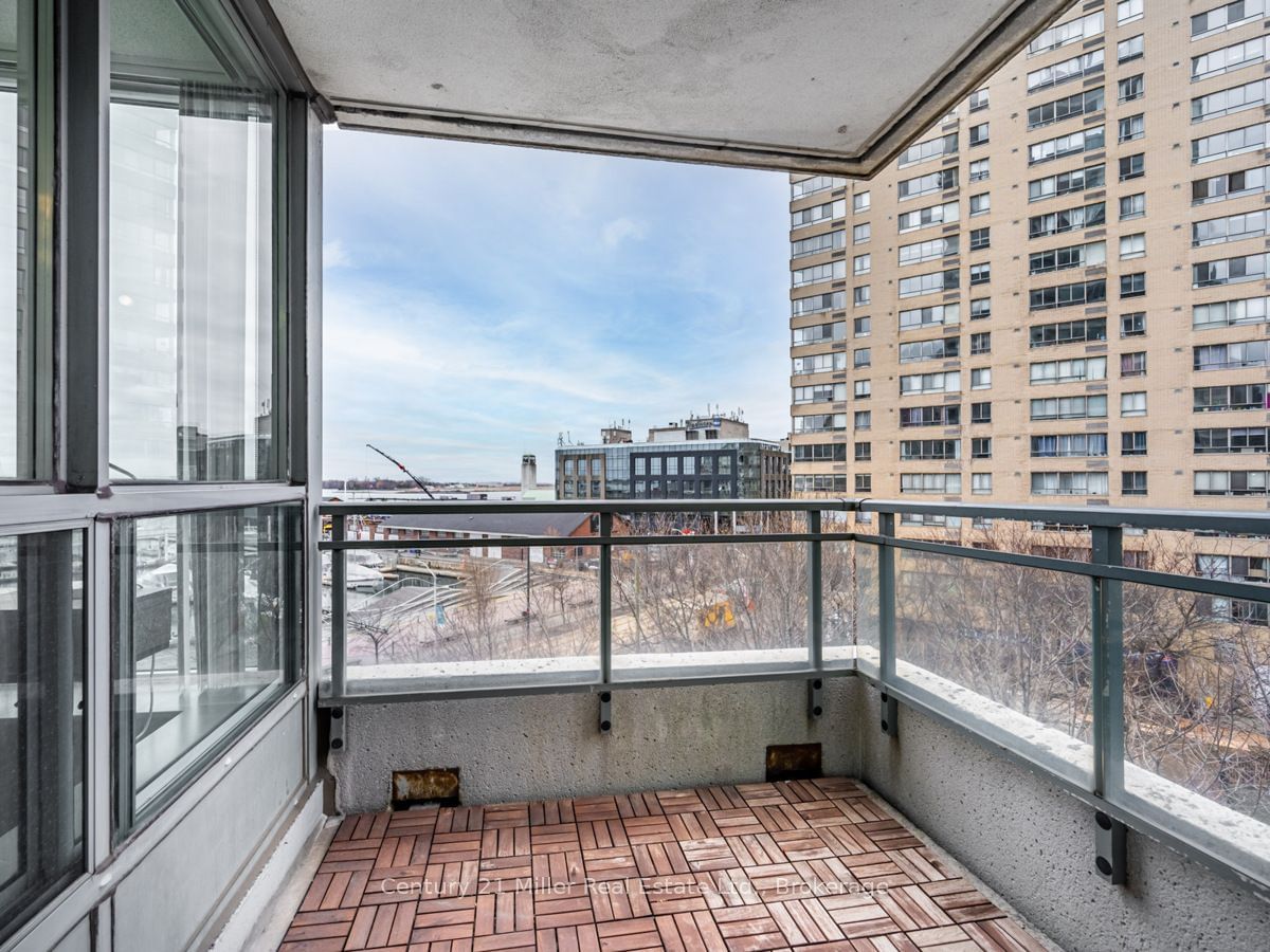 230 Queens Quay W, unit 628 for sale