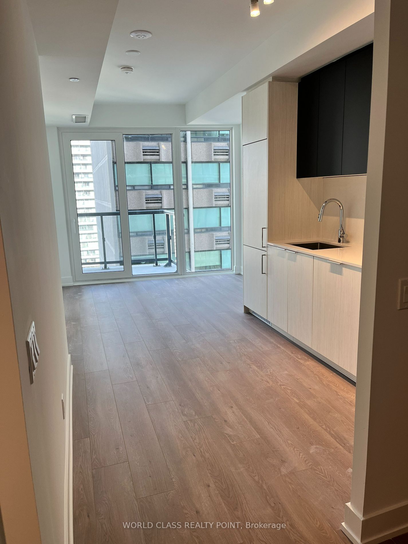 308 Jarvis St, unit 1808 for rent