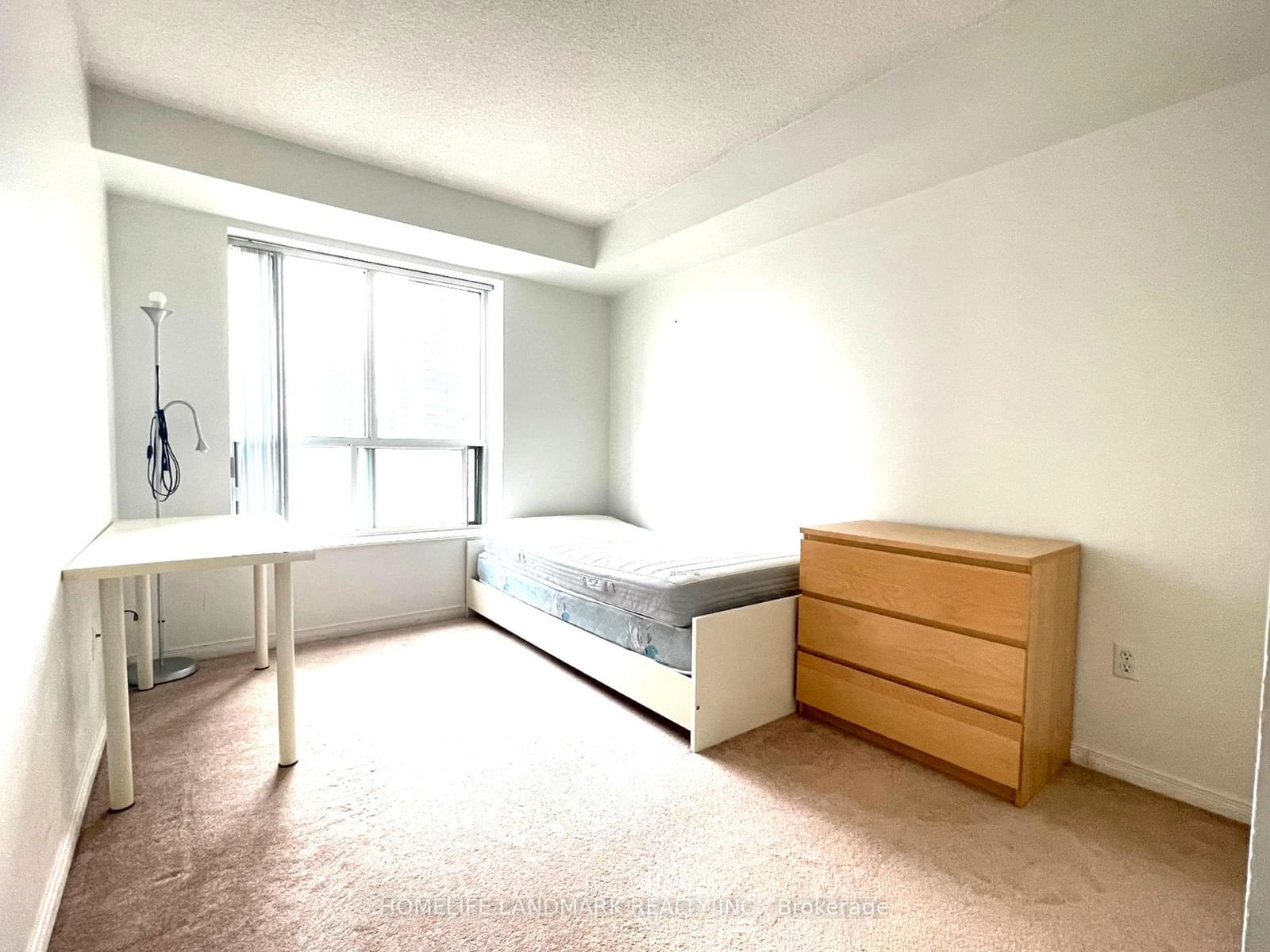 29 Pemberton Ave, unit 1210 for rent