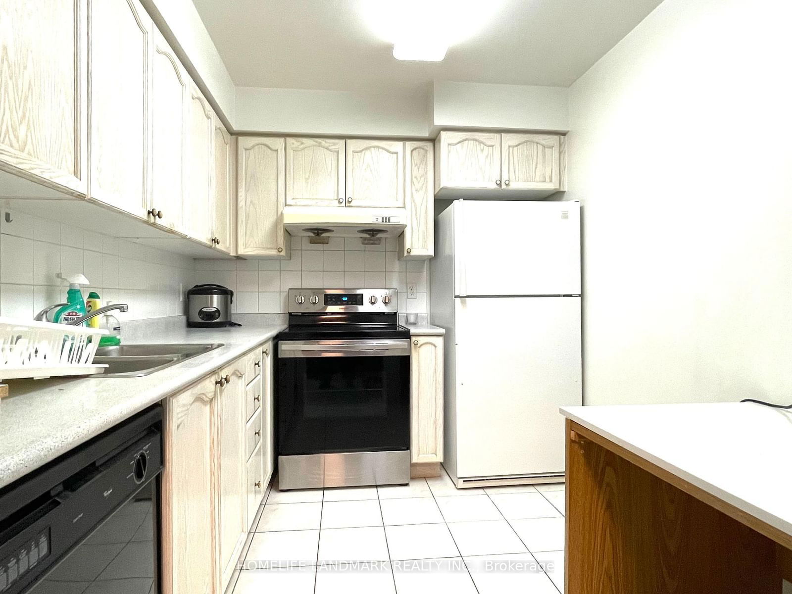 29 Pemberton Ave, unit 1210 for rent