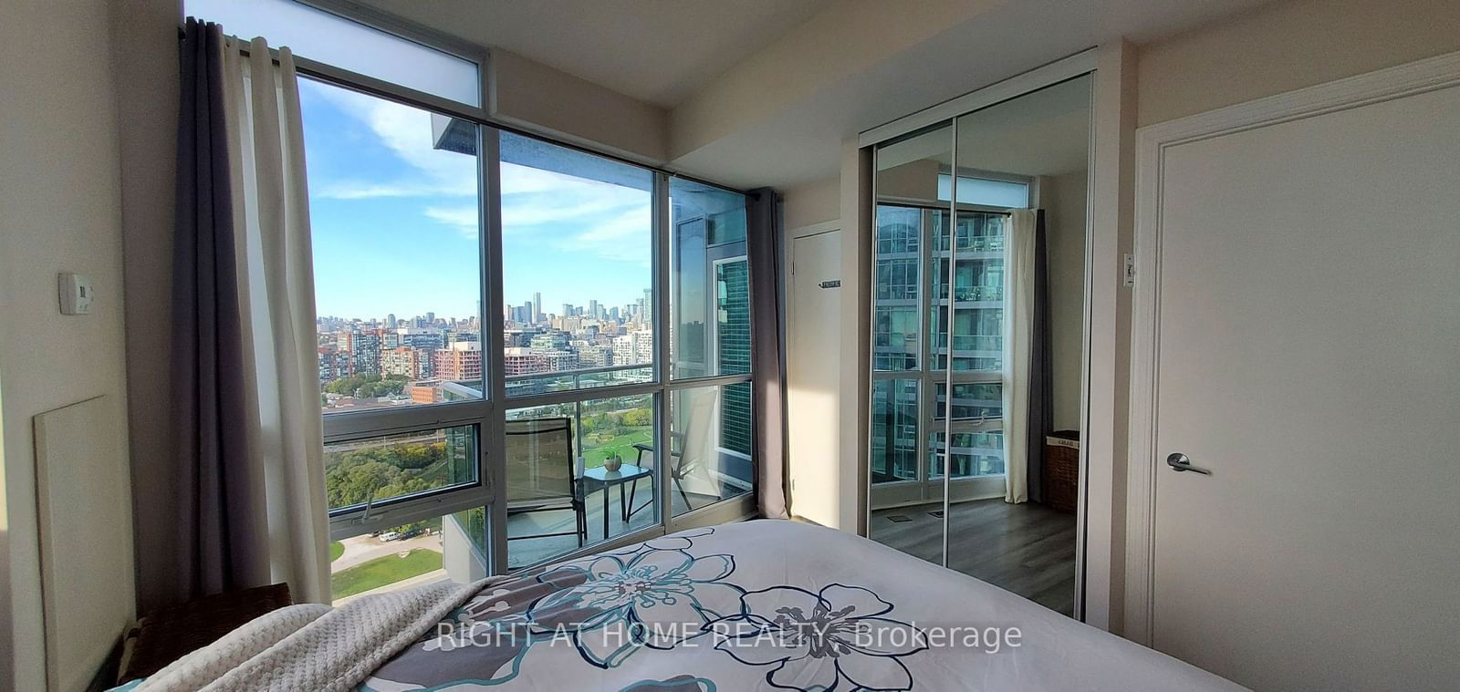 219 Fort York Blvd, unit 2502 for sale