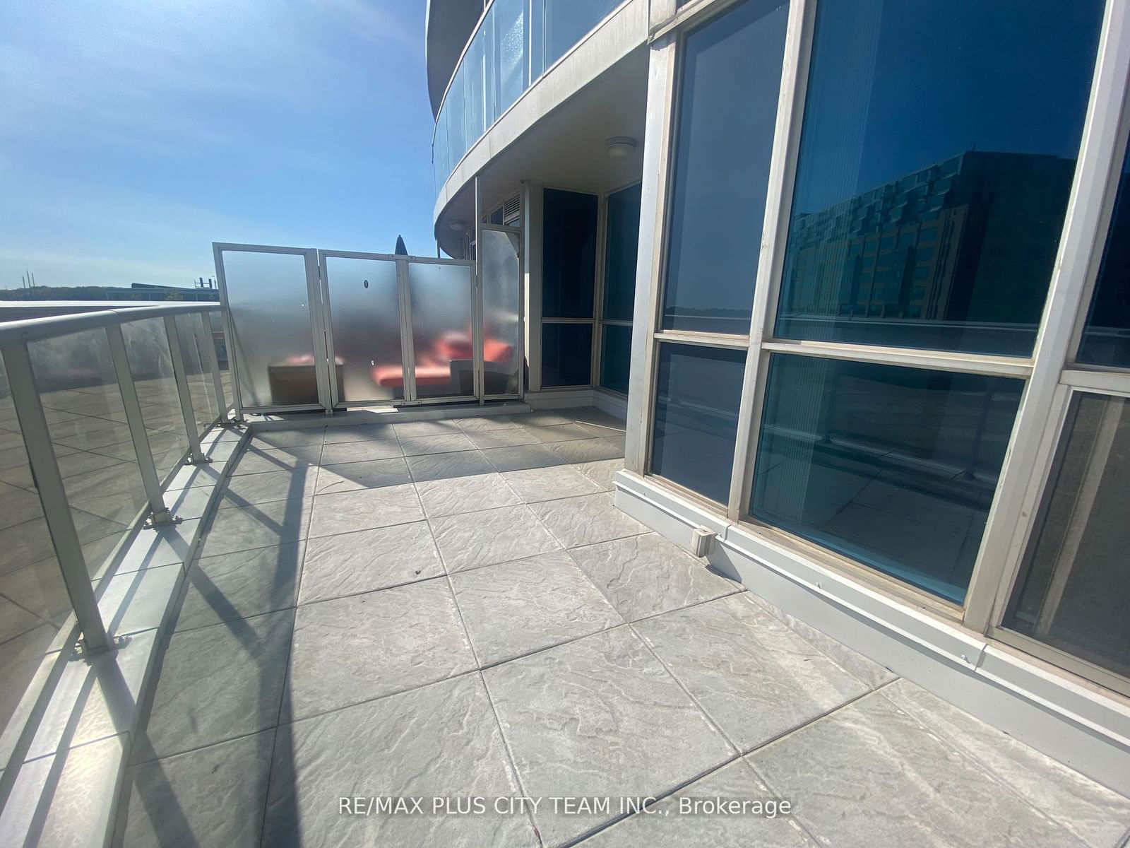 218 Queens Quay W, unit 403 for rent