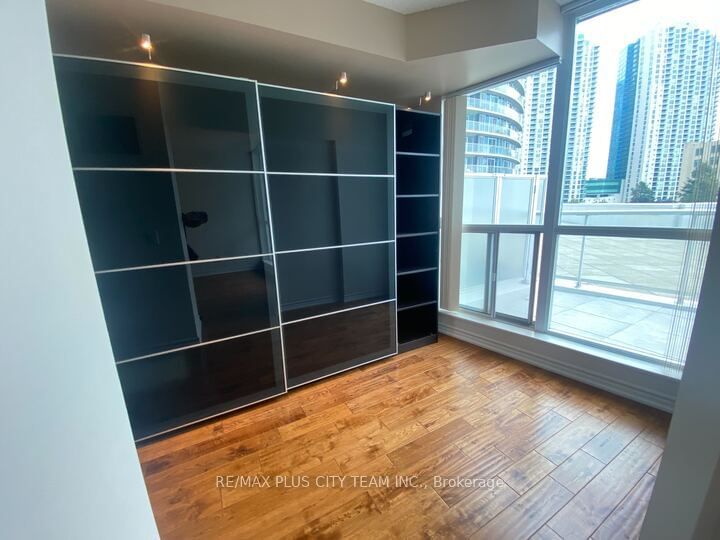 218 Queens Quay W, unit 403 for rent