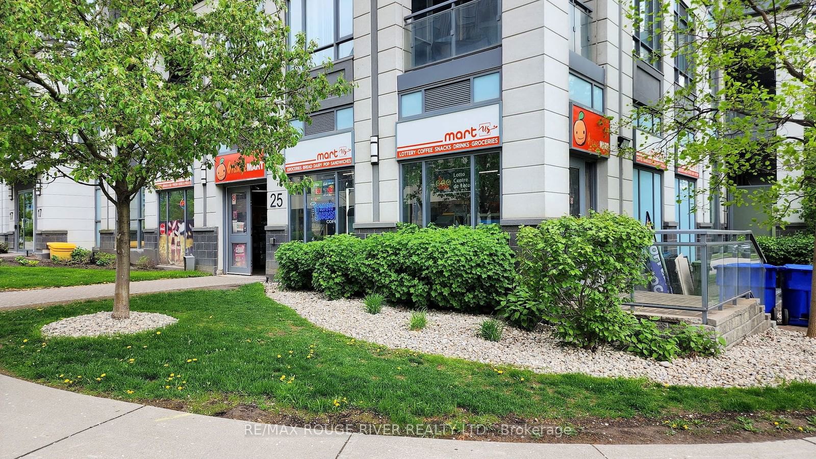 18 Kenaston Gdns, unit 701 for sale