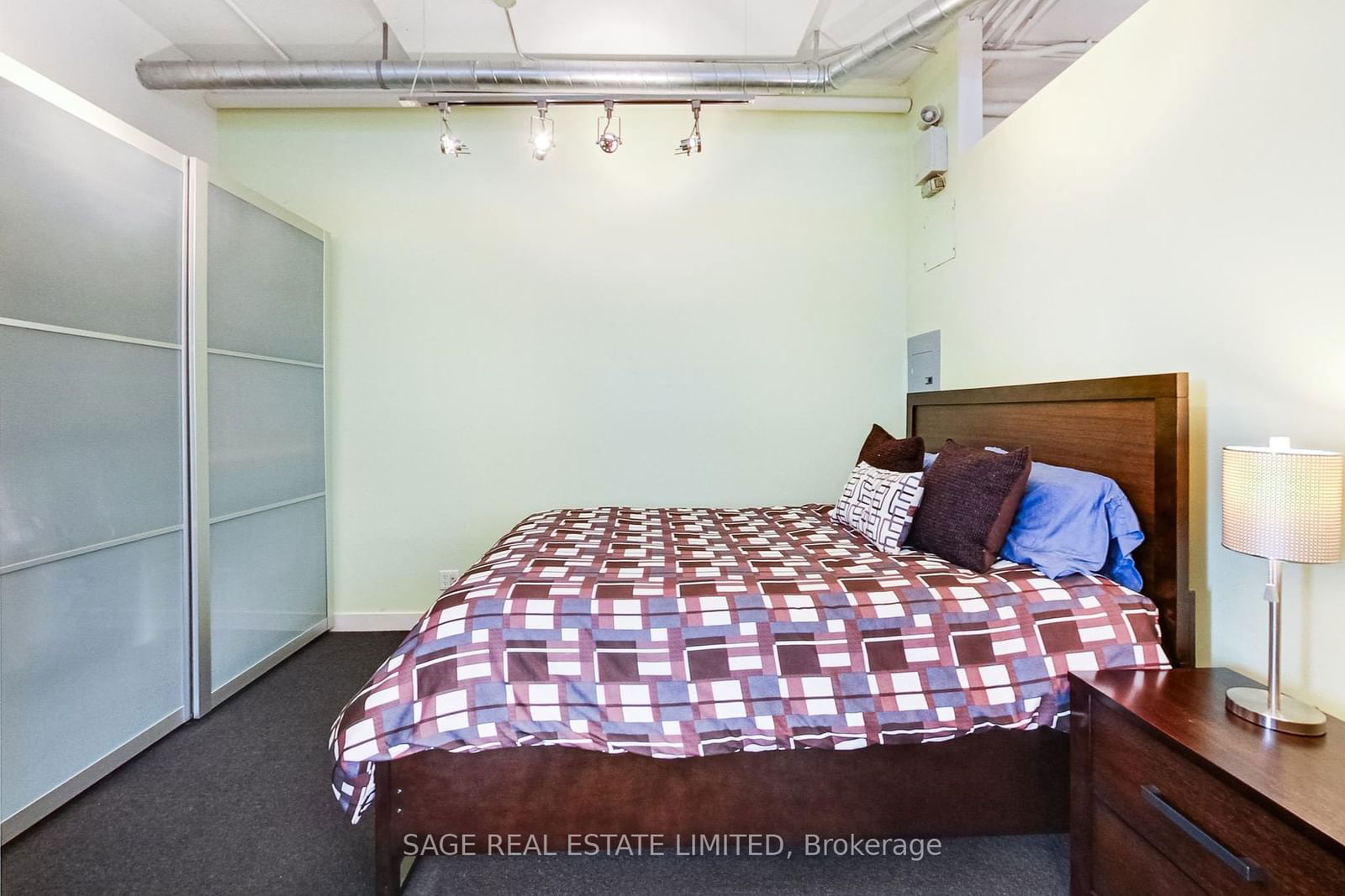 188 Eglinton Ave E, unit 208 for rent