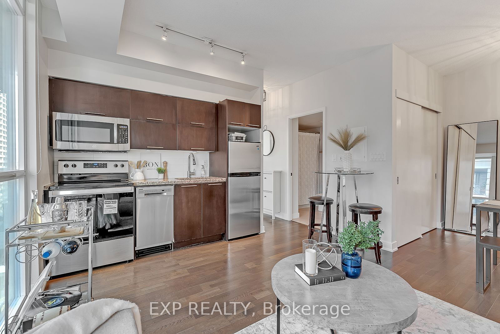 126 Simcoe St, unit 1407 for sale