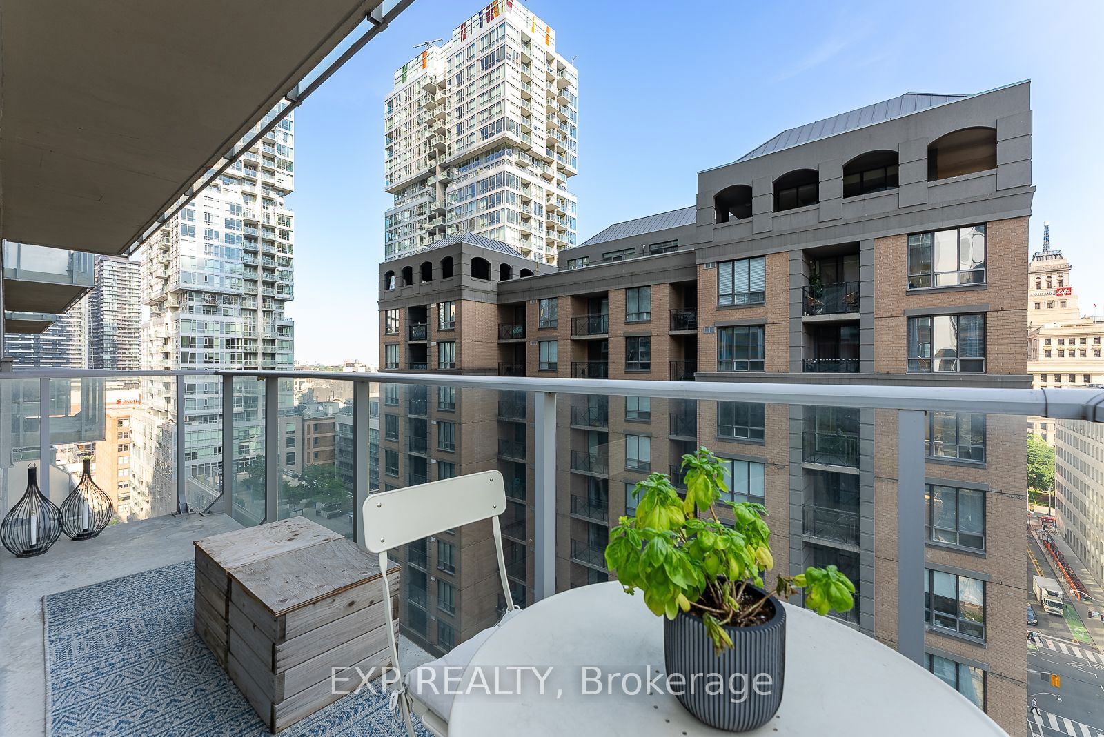 126 Simcoe St, unit 1407 for sale