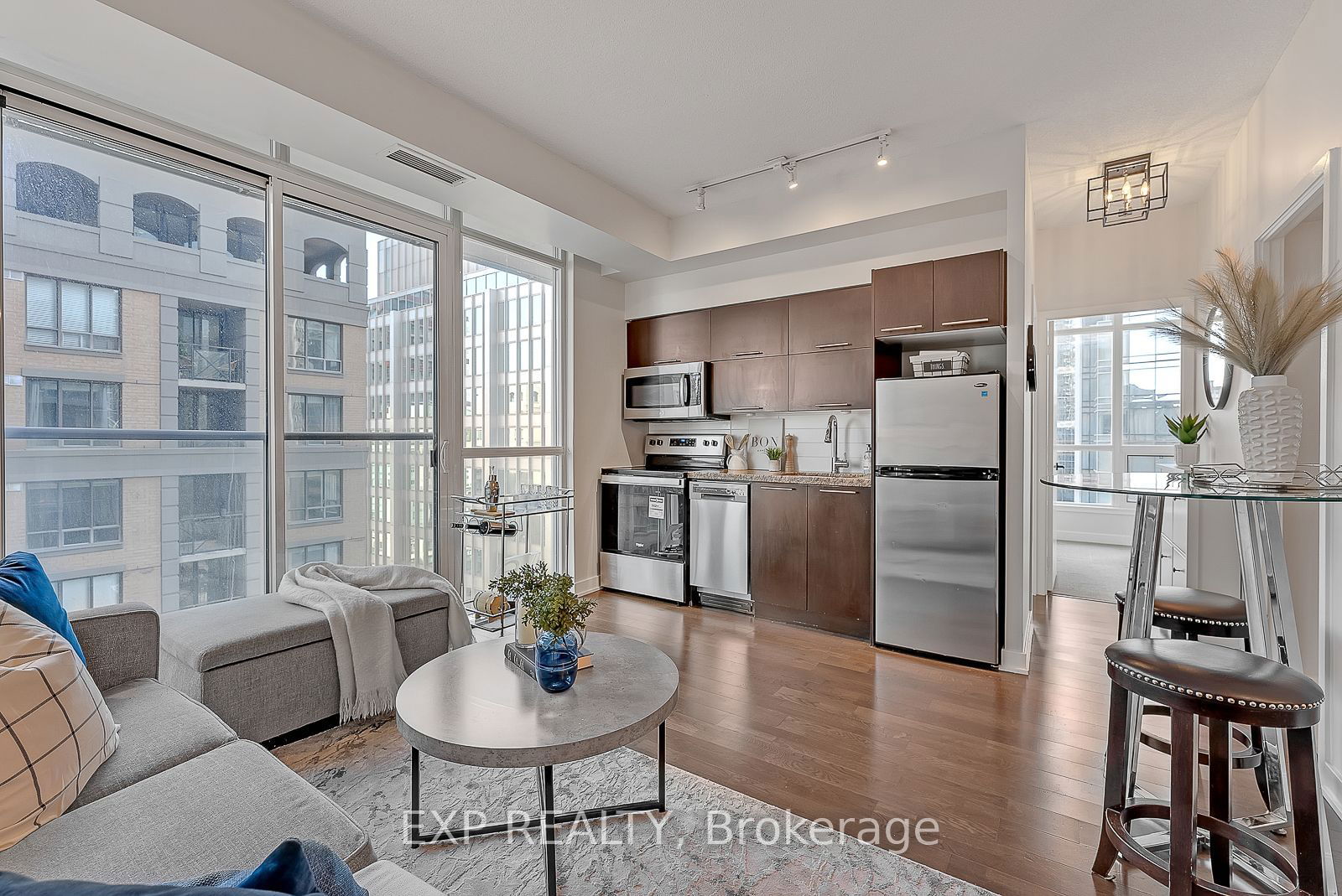 126 Simcoe St, unit 1407 for sale