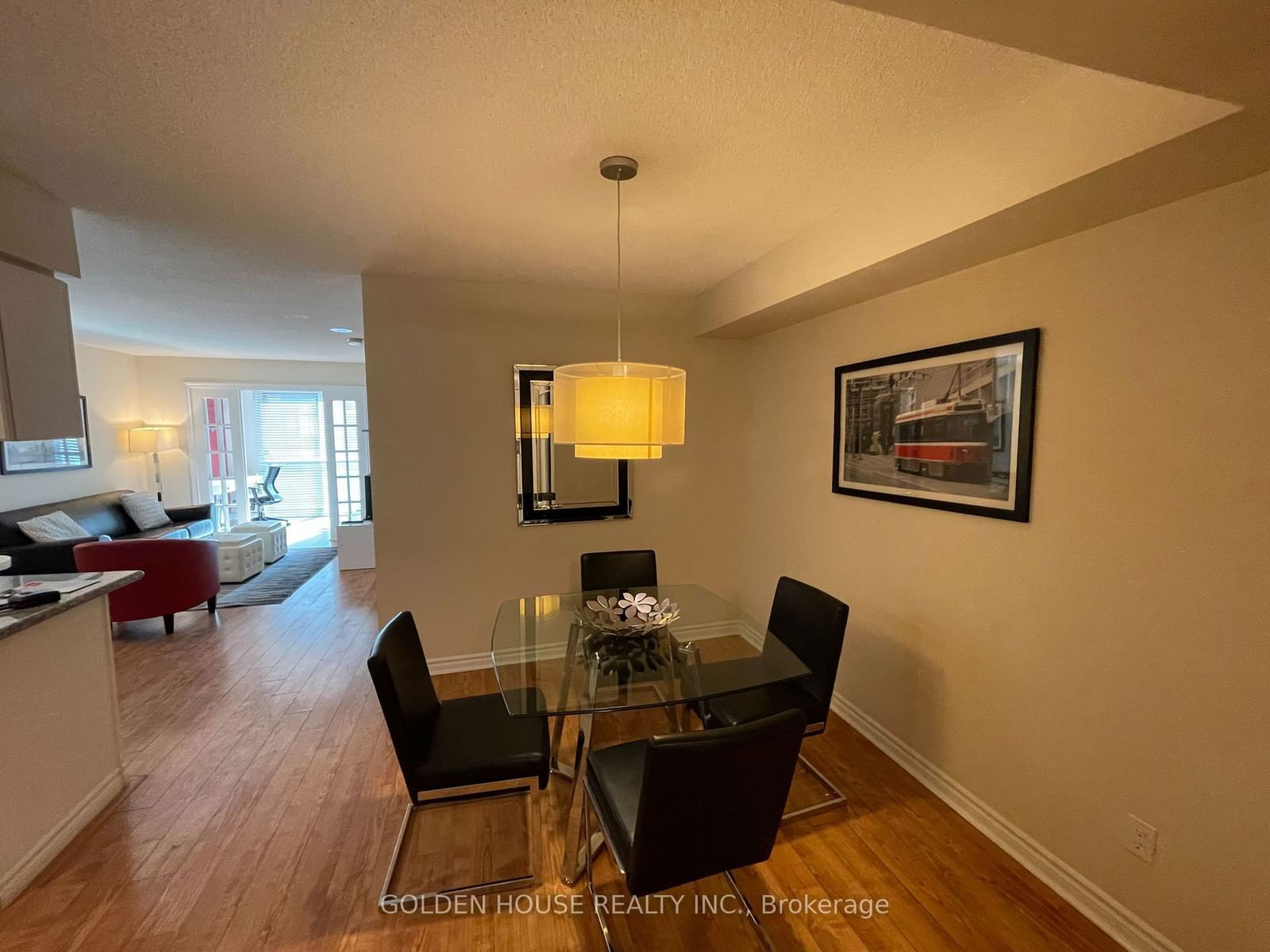 168 Simcoe St, unit 510 for sale