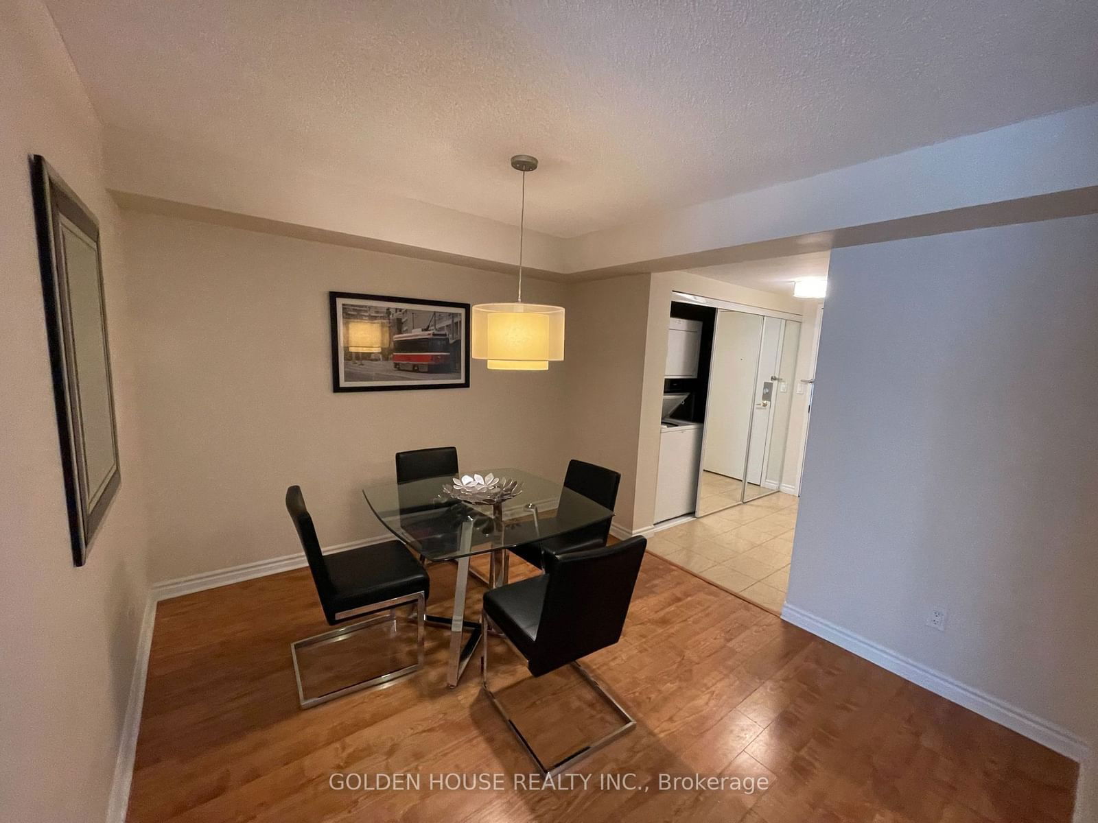 168 Simcoe St, unit 510 for sale