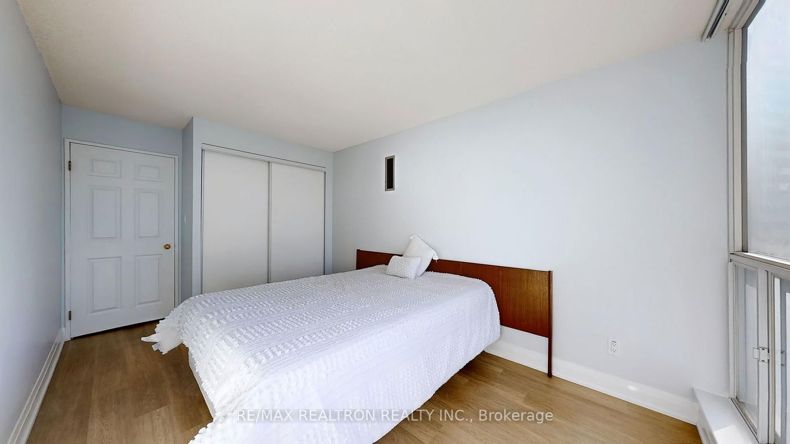 24 Wellesley St W, unit 1902 for sale