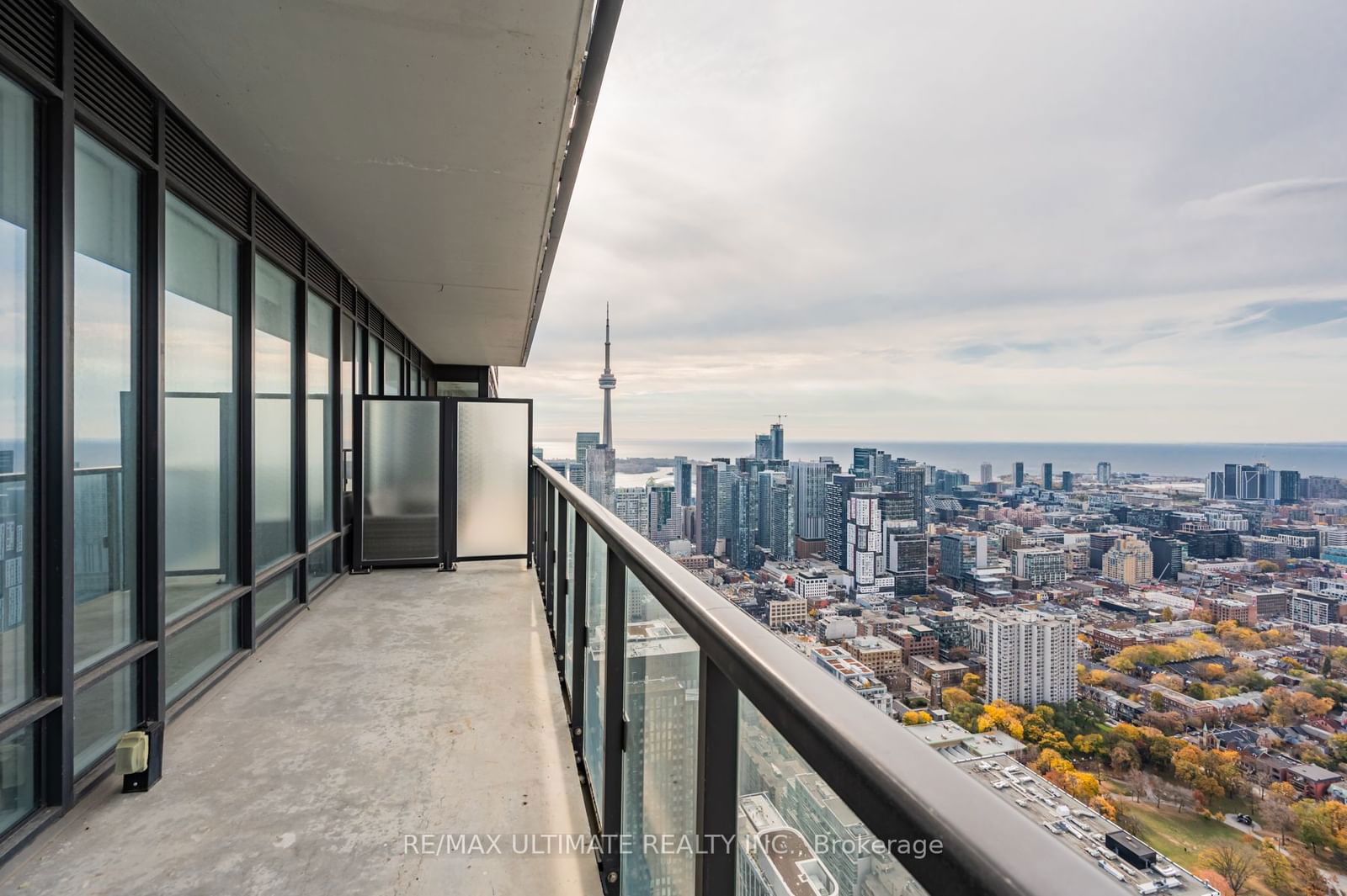 488 University Ave, unit 5408 for sale