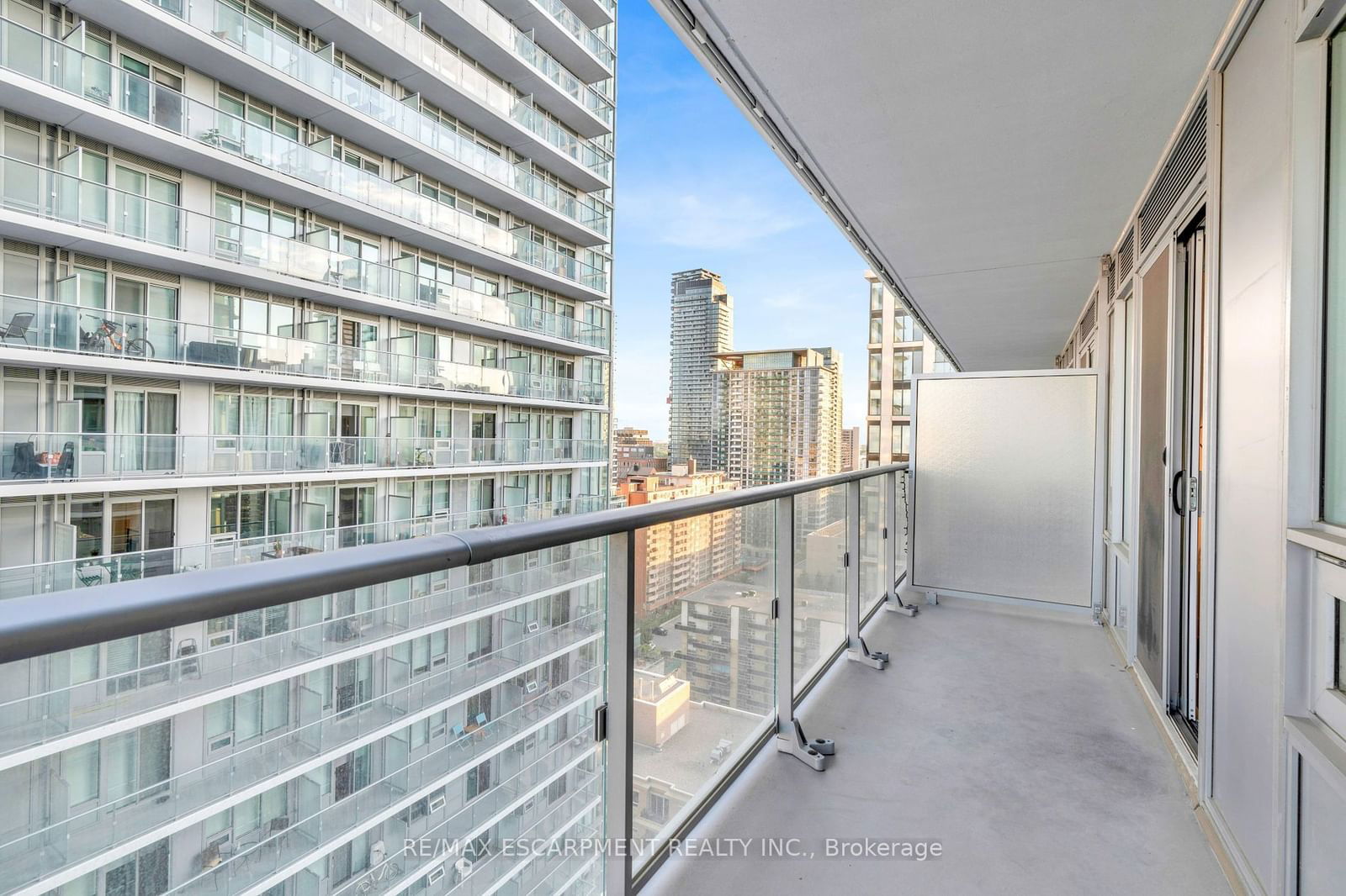 99 Broadway Ave, unit 2107 for sale