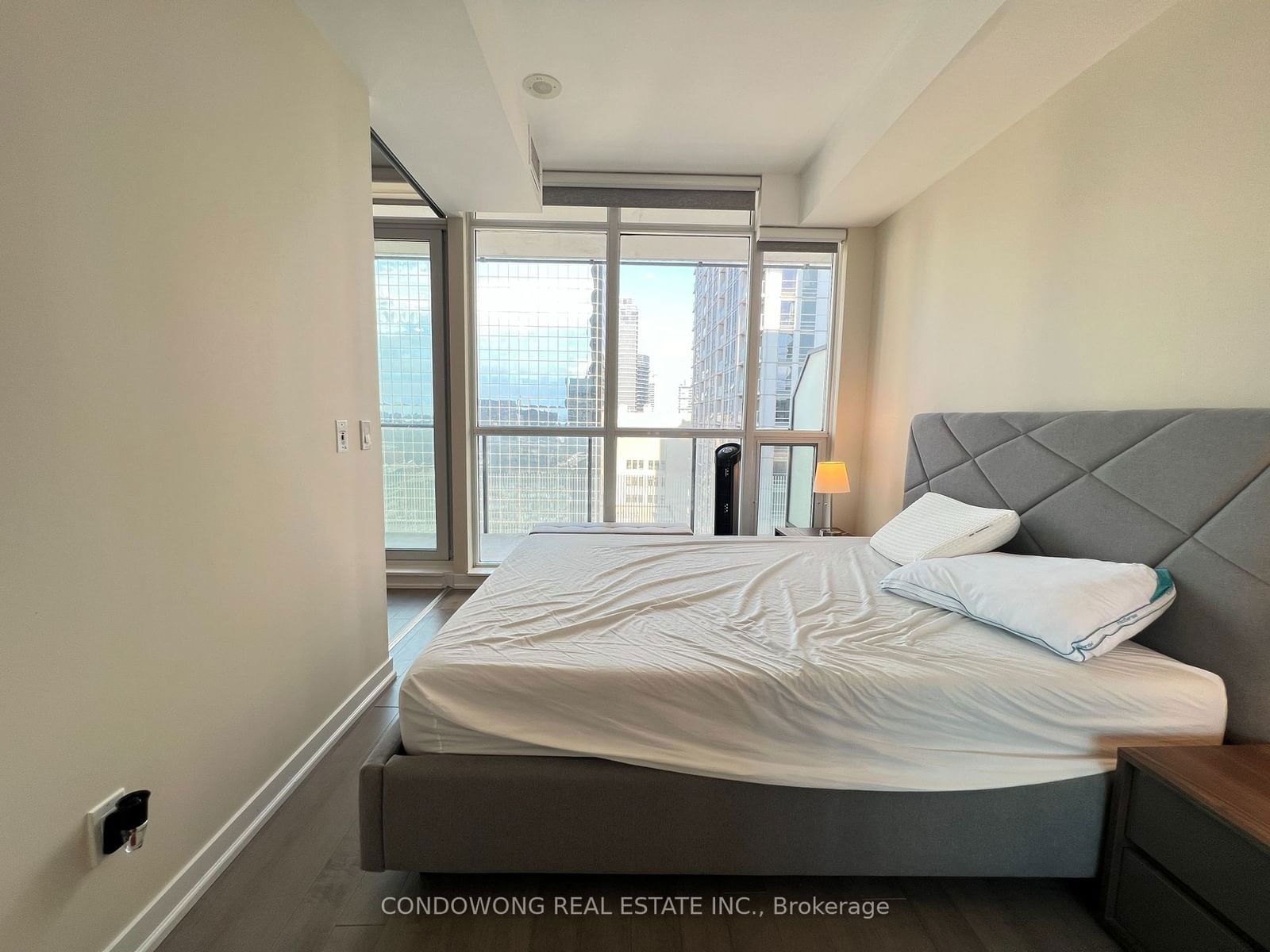 770 Bay St, unit 1803 for rent