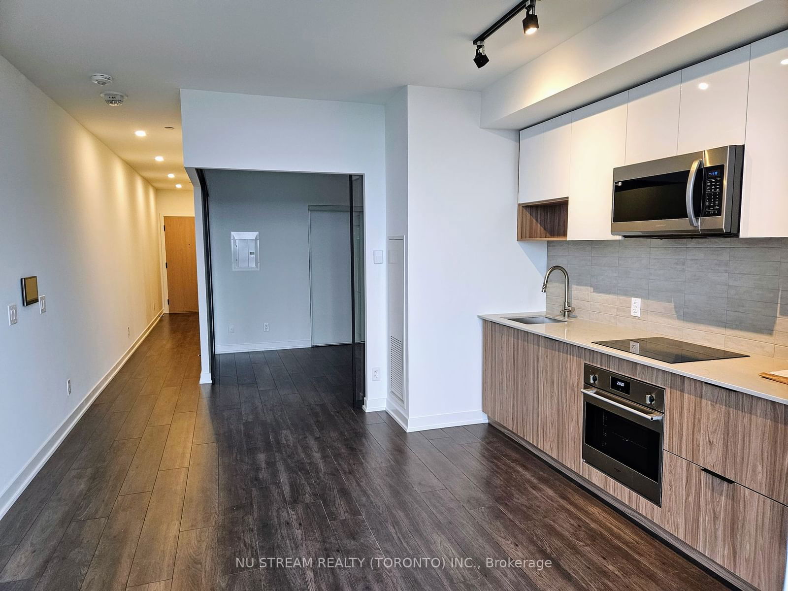 5 Defries St, unit 906 for rent