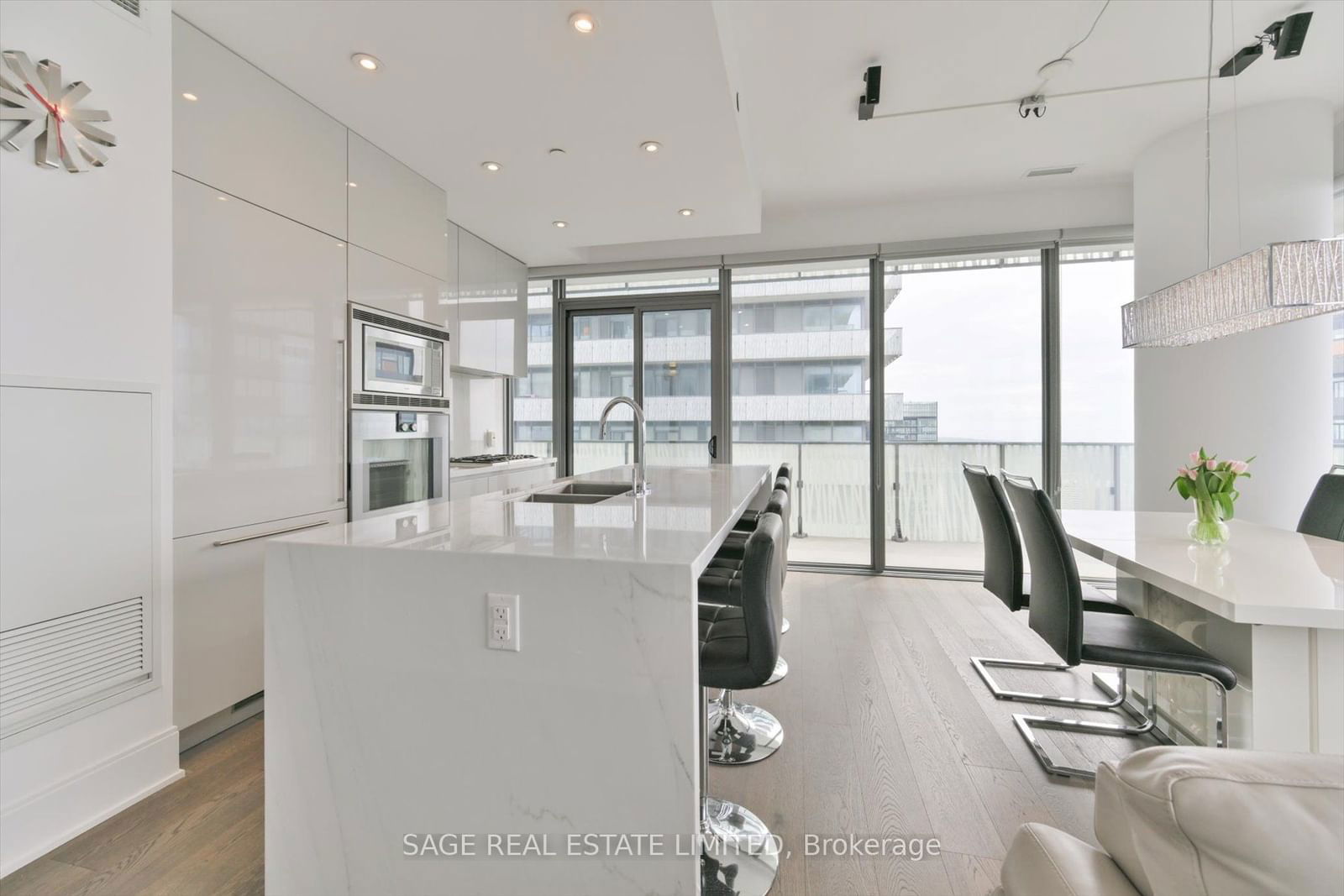 42 Charles St E, unit LPH4901 for sale