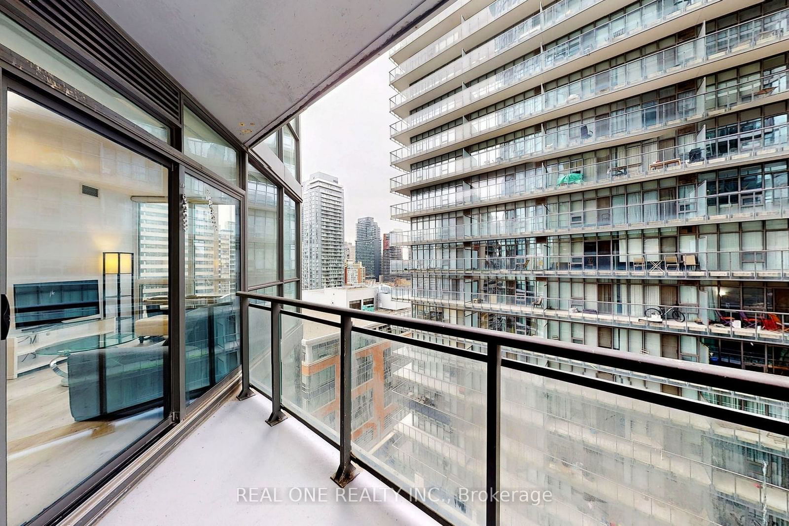 45 Charles St E, unit 1602 for sale