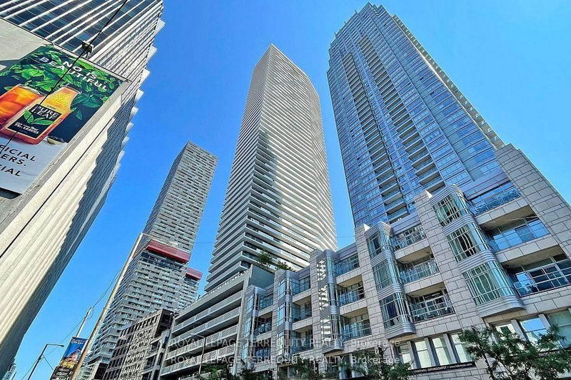 2221 Yonge St, unit 4203 for rent