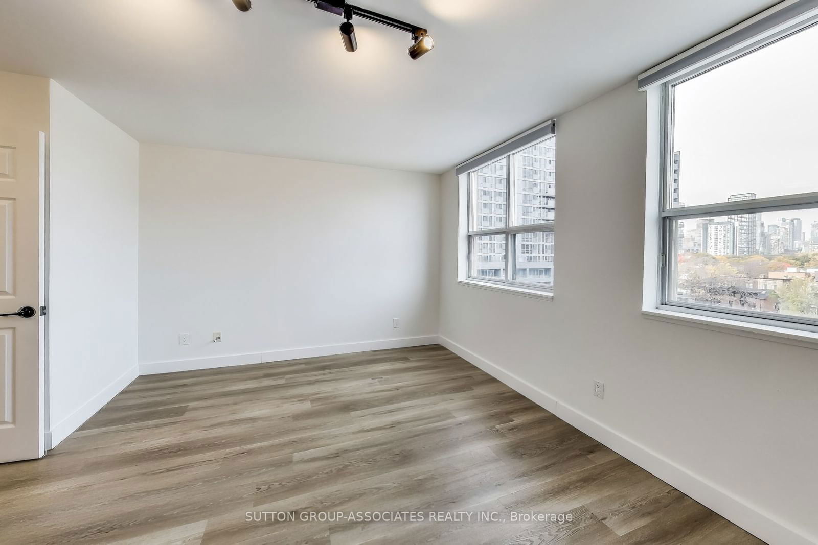 323 Richmond St E, unit 818 for sale