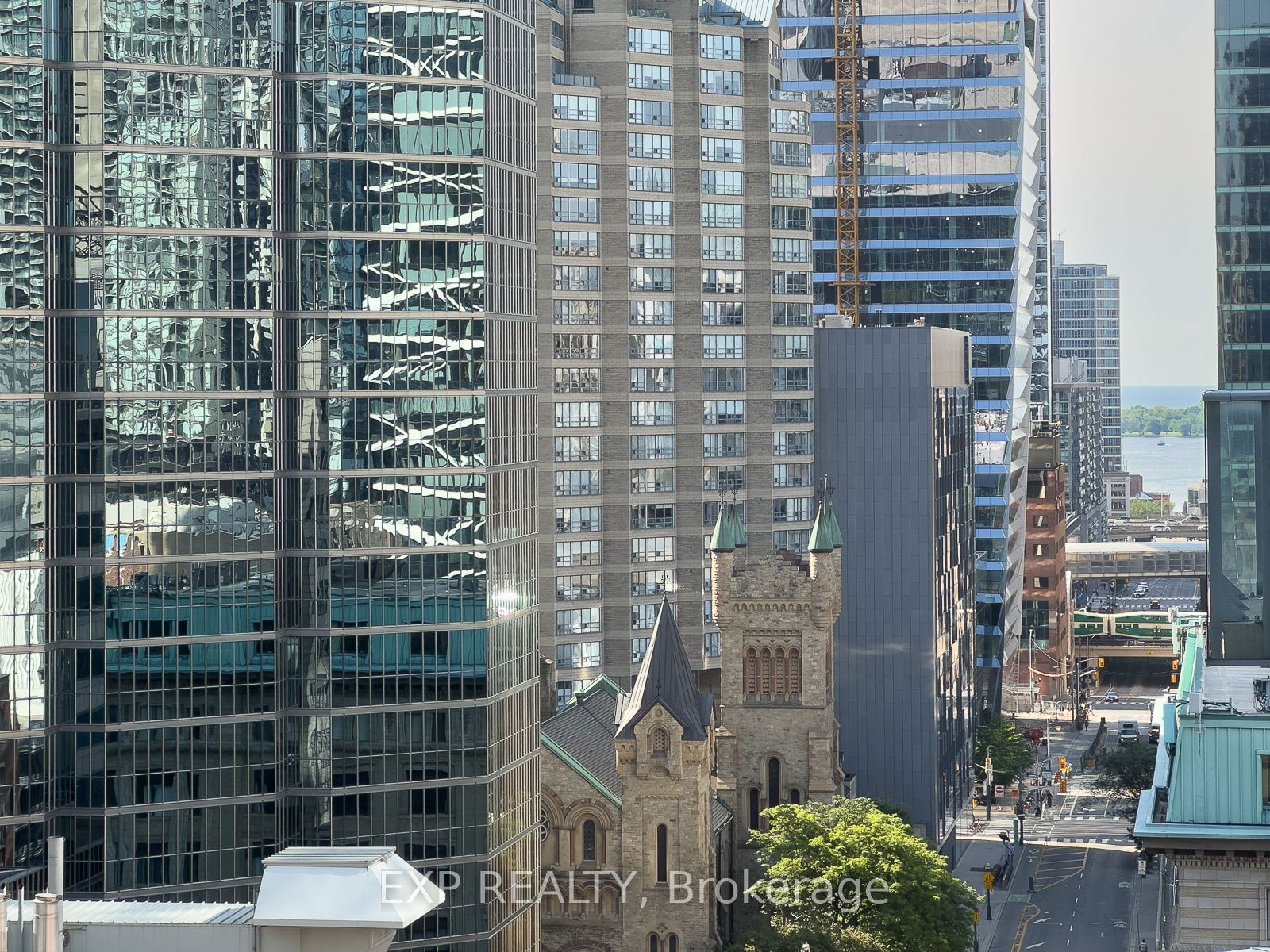 126 Simcoe St, unit 1407 for rent