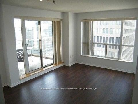 909 Bay St, unit 1905 for rent