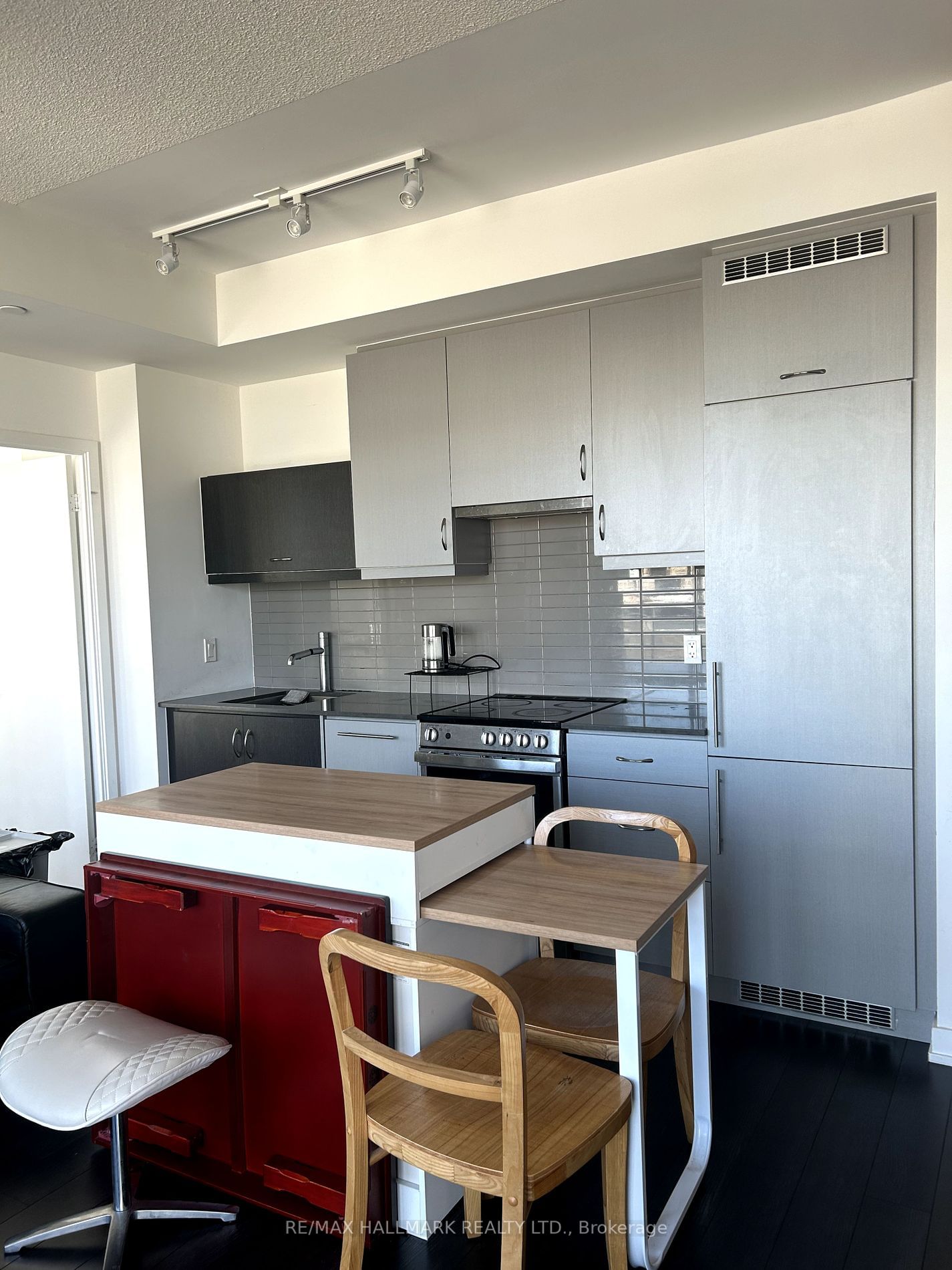 181 Huron St, unit 1301 for rent