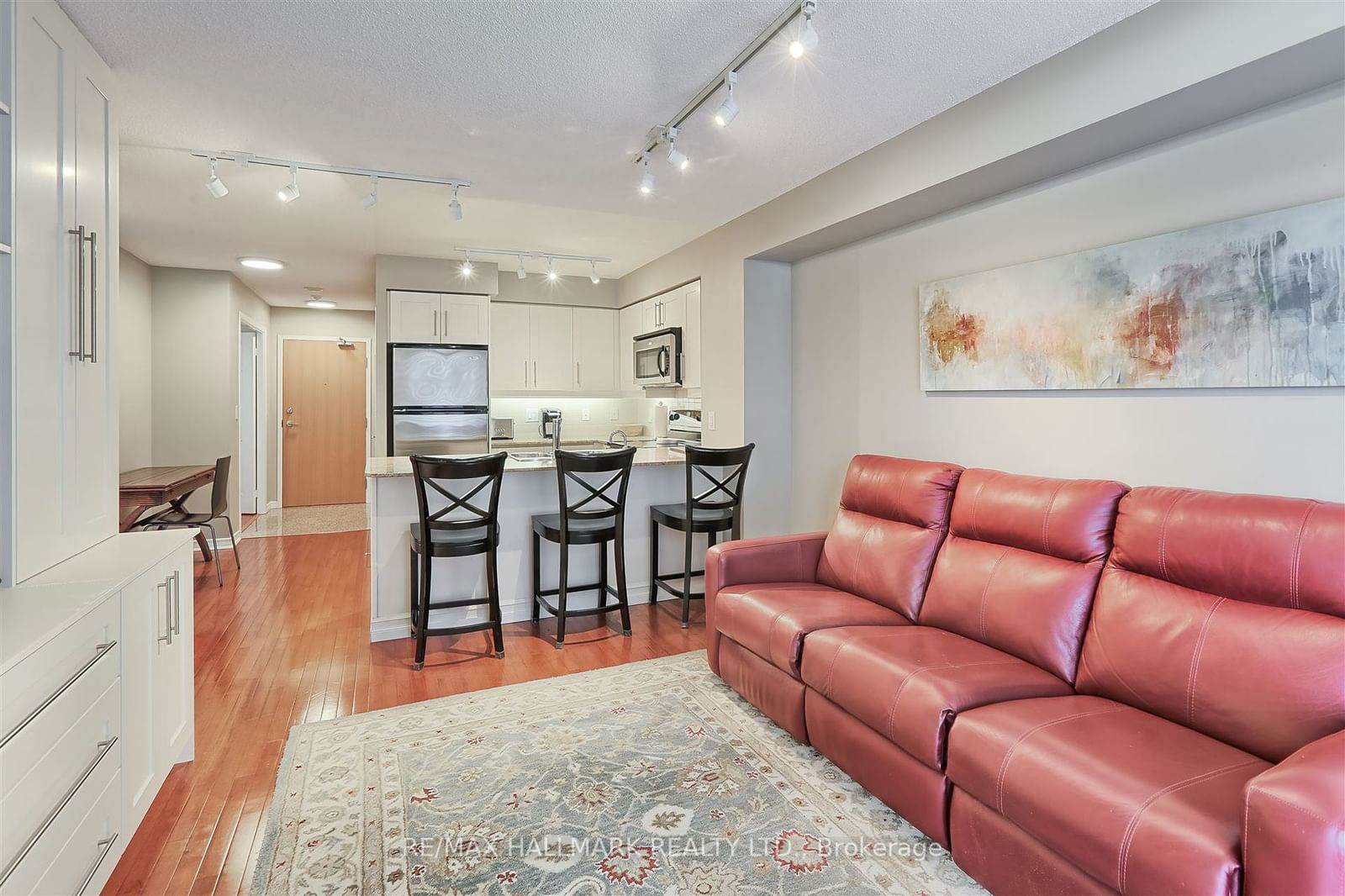 736 Spadina Ave, unit 1102 for rent