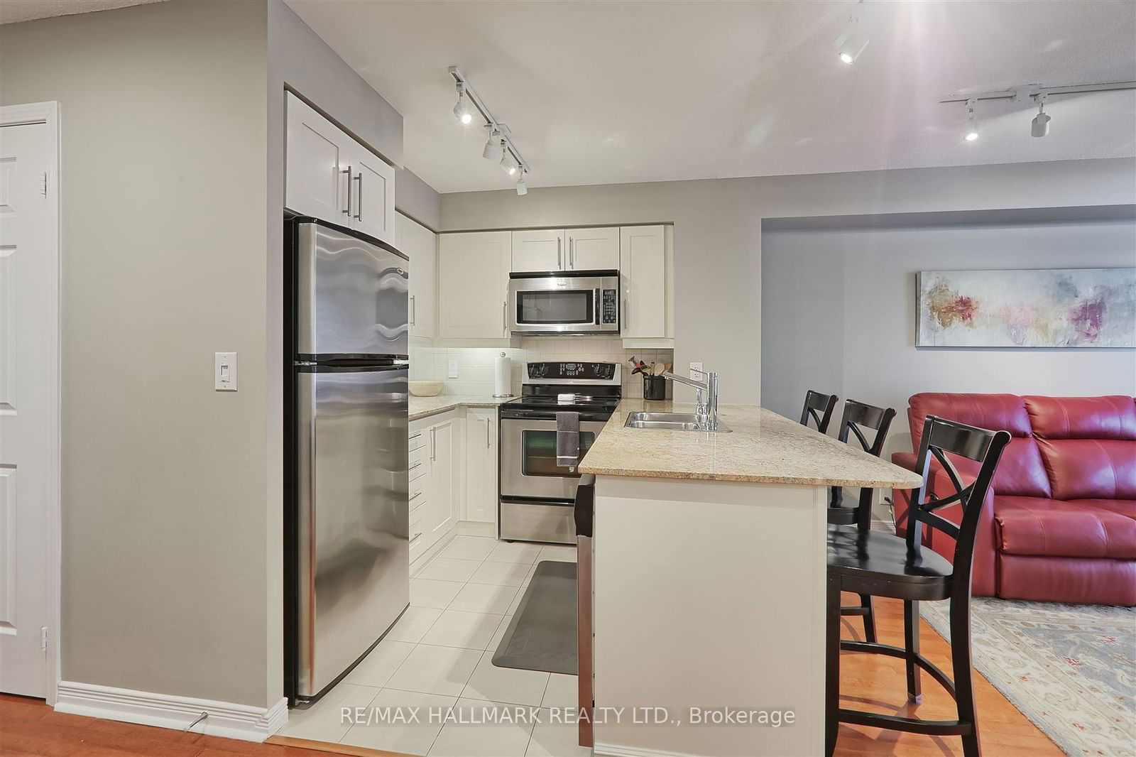 736 Spadina Ave, unit 1102 for rent