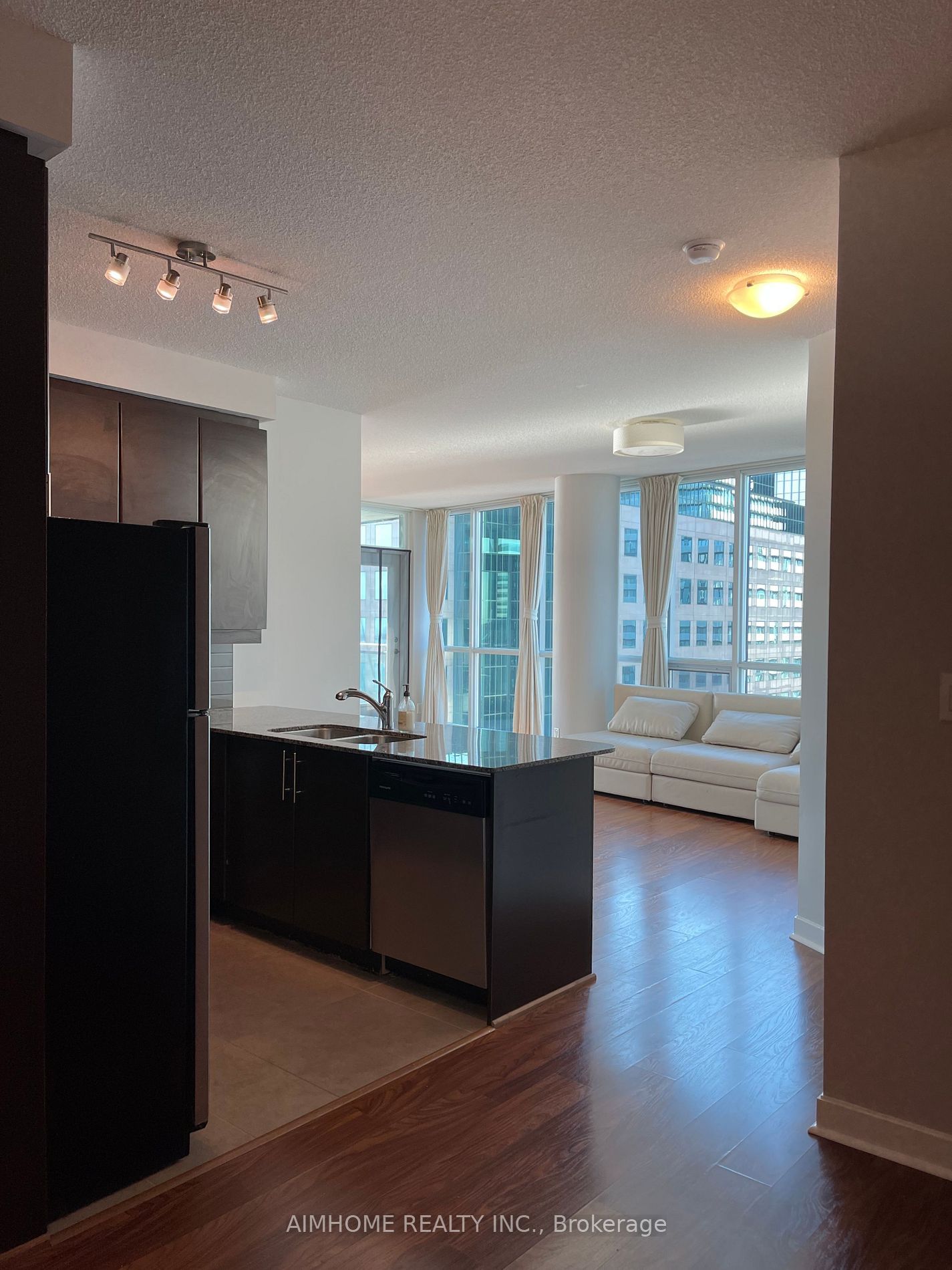 33 Bay St, unit 2912 for rent