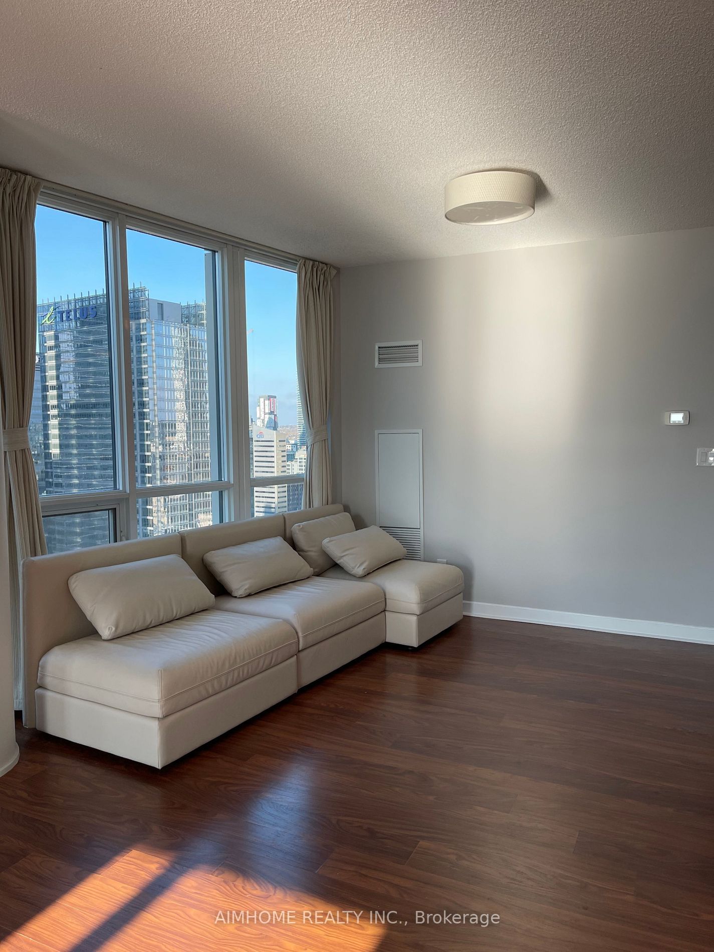 33 Bay St, unit 2912 for rent