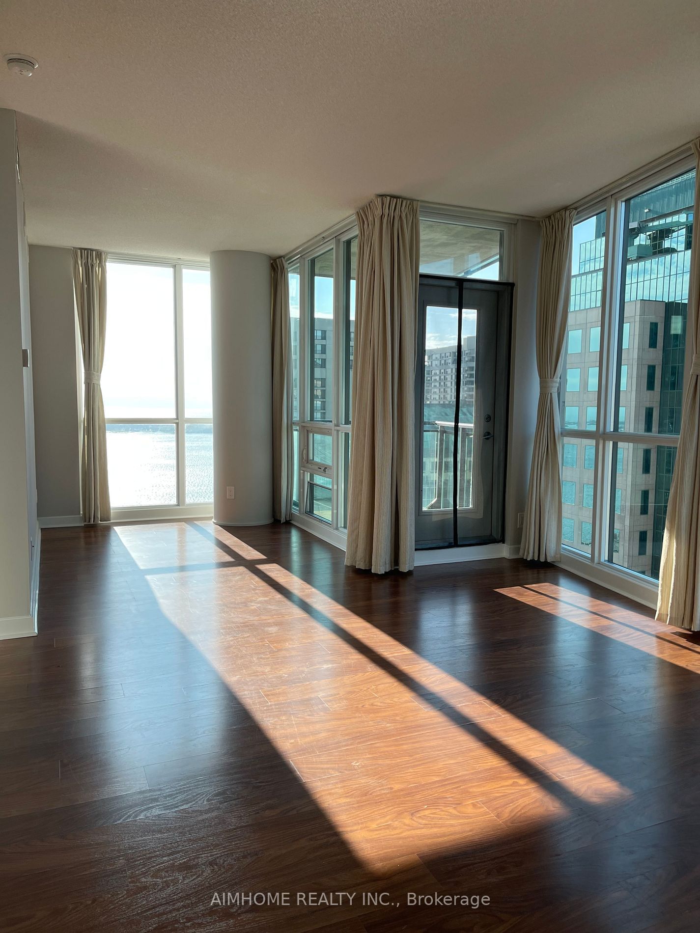 33 Bay St, unit 2912 for rent