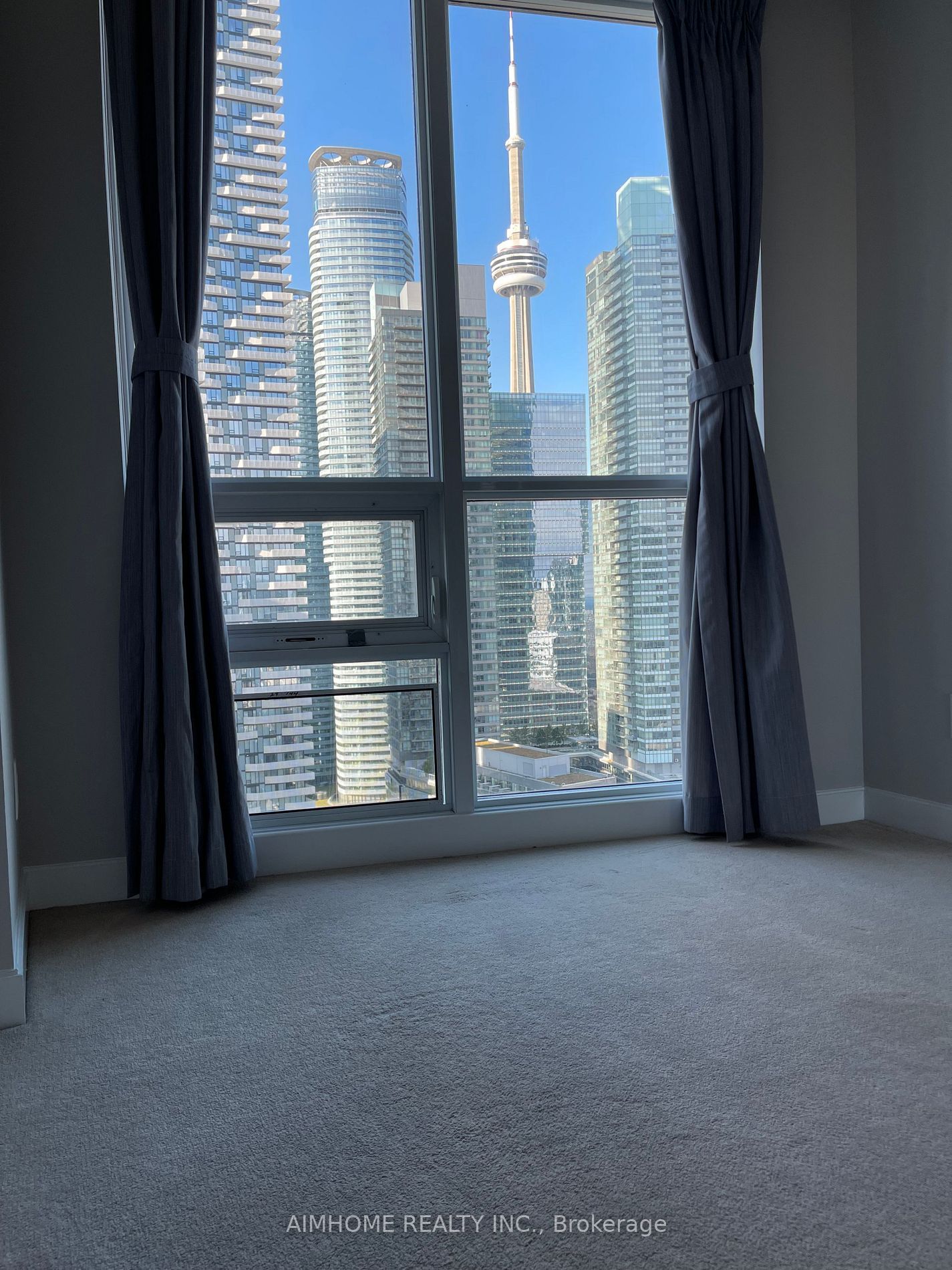 33 Bay St, unit 2912 for rent