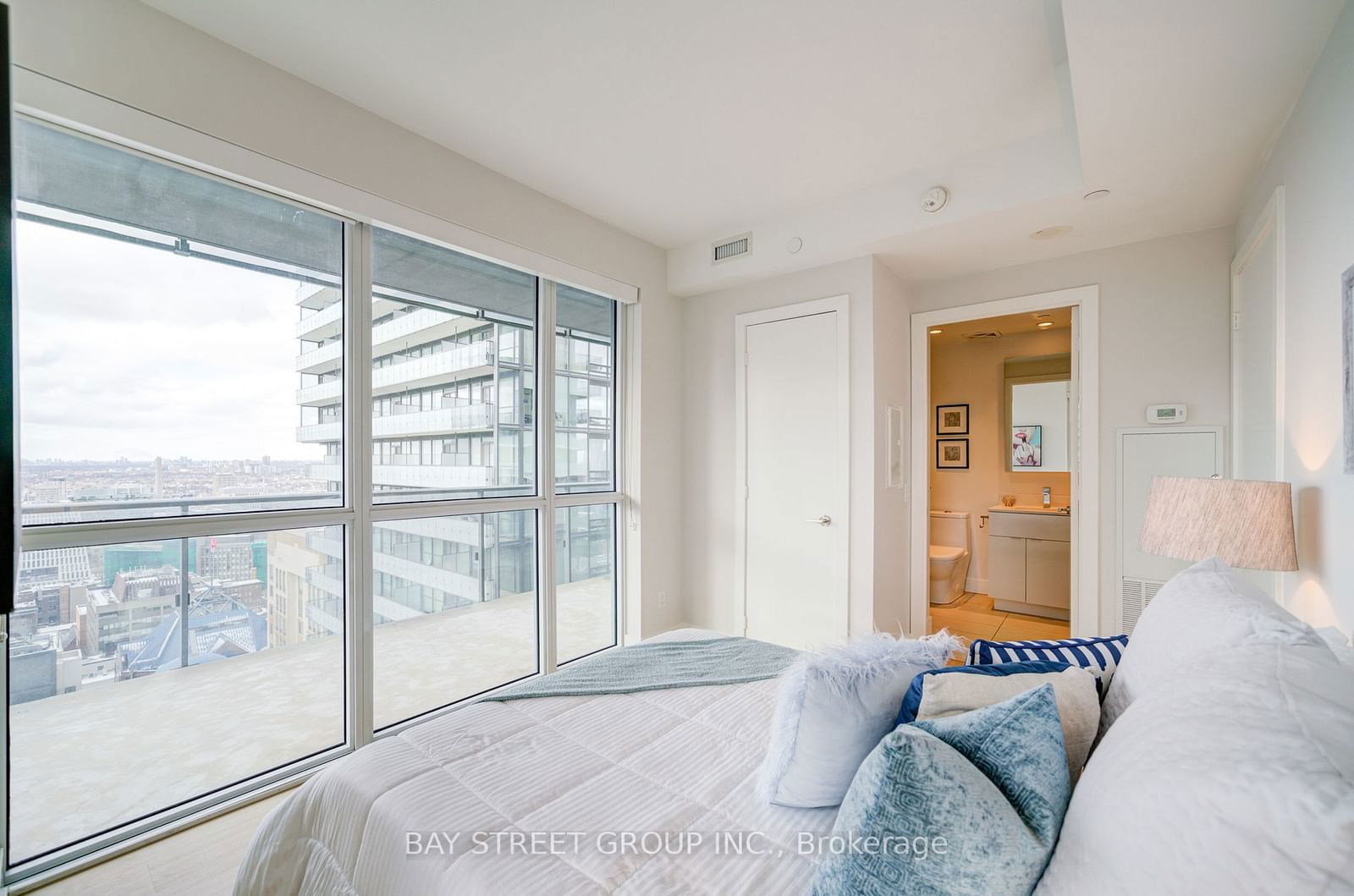 7 Grenville St, unit 3211 for sale