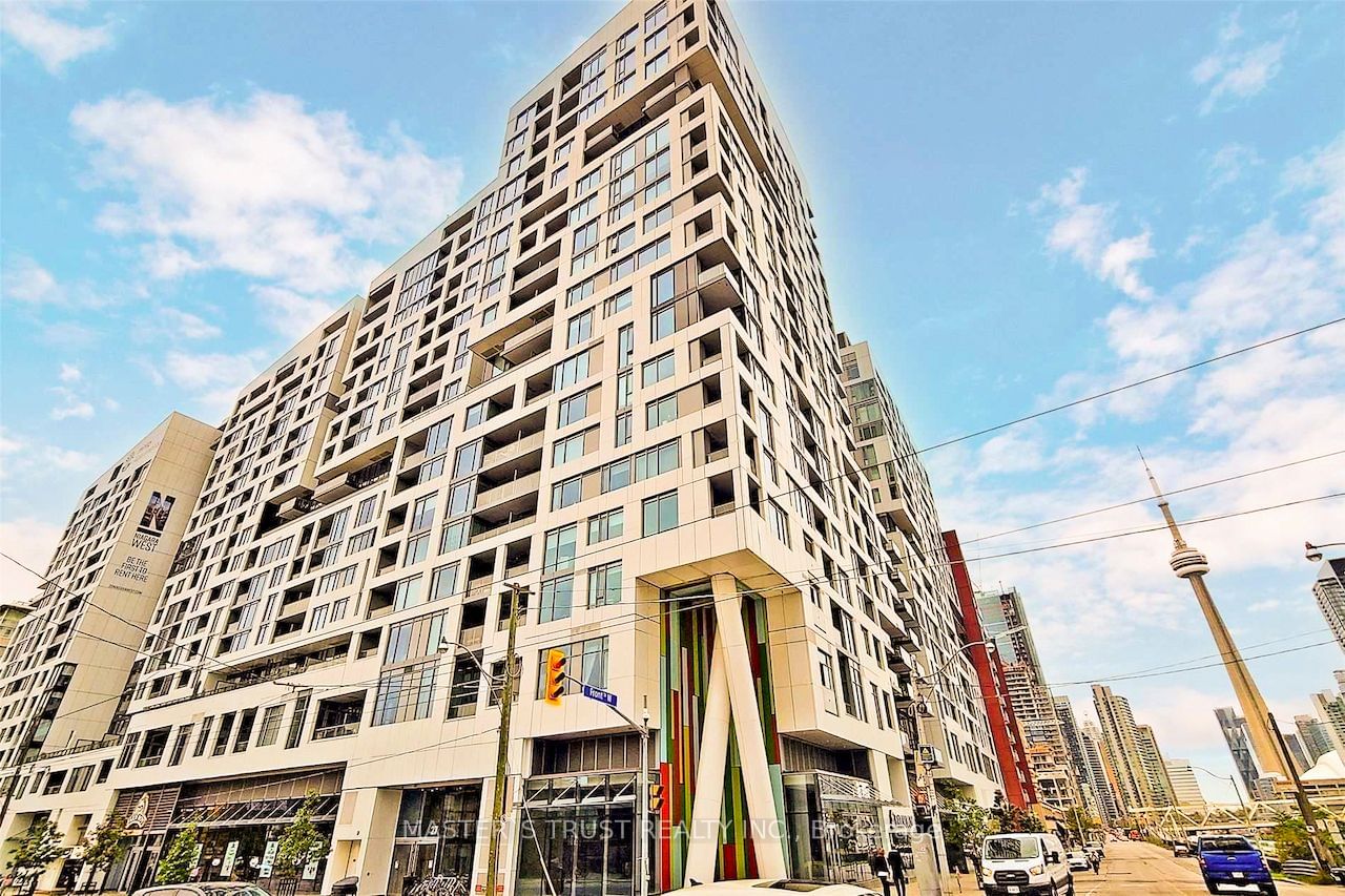 576 FRONT St W, unit 1102 for rent