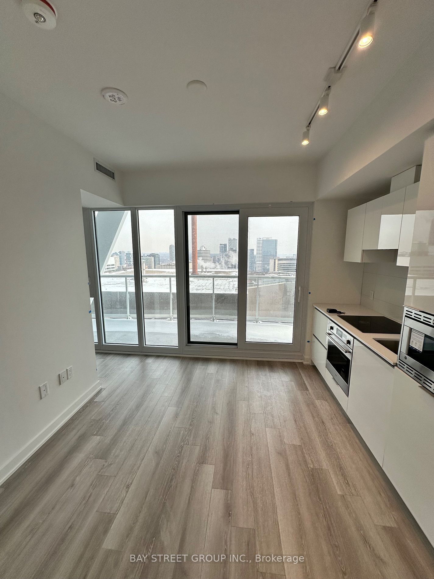 230 Simcoe St, unit 3413 for rent